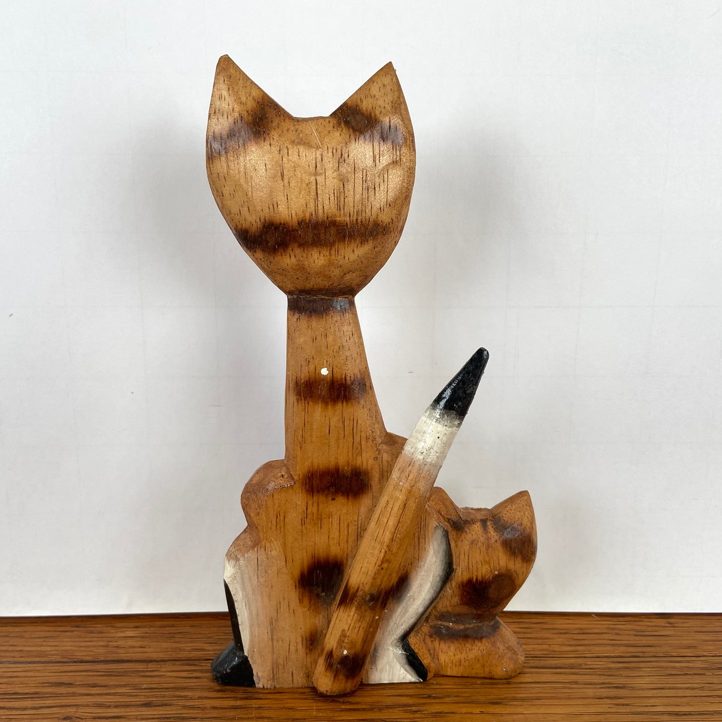 Houten beeldje katten