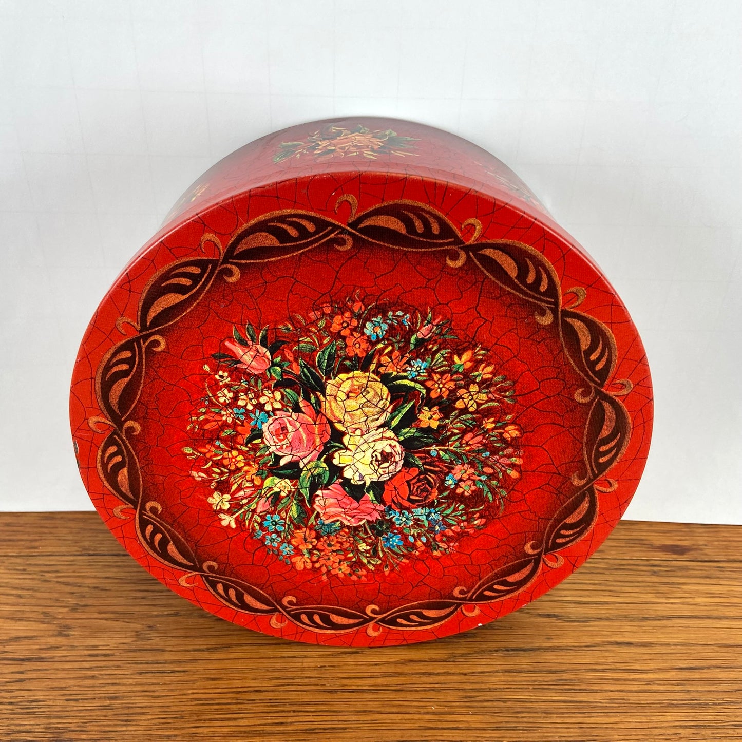 Vintage rond rood blik bloemen