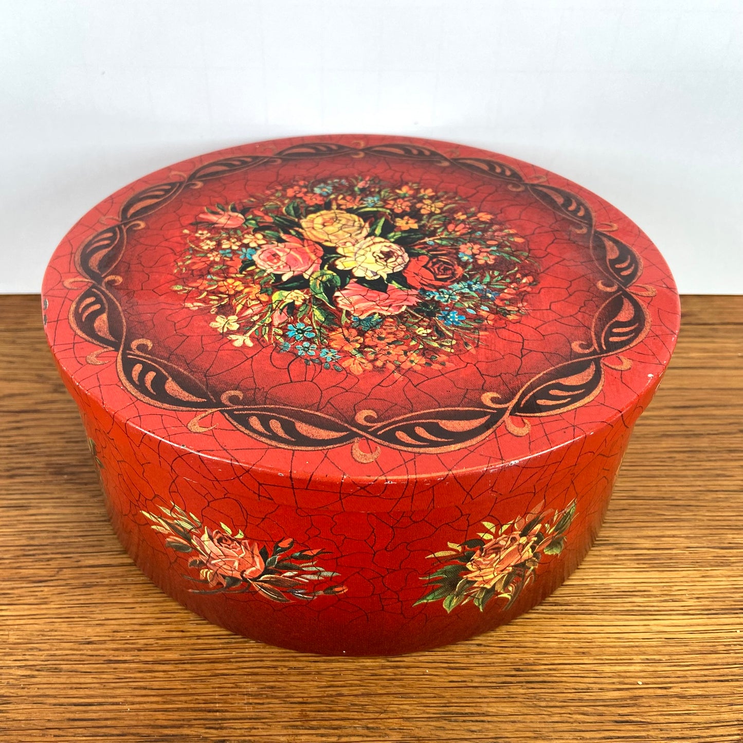 Vintage rond rood blik bloemen