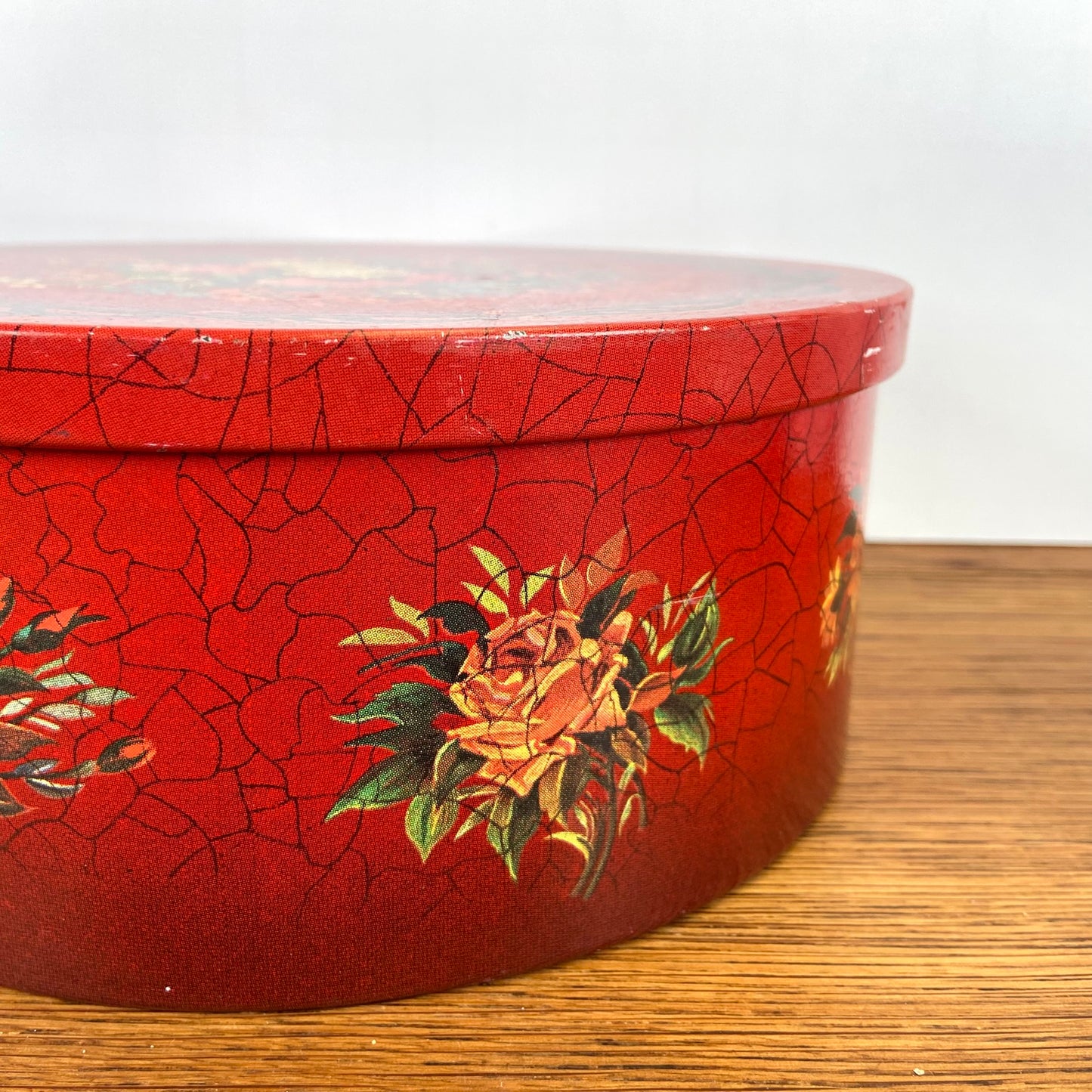 Vintage rond rood blik bloemen