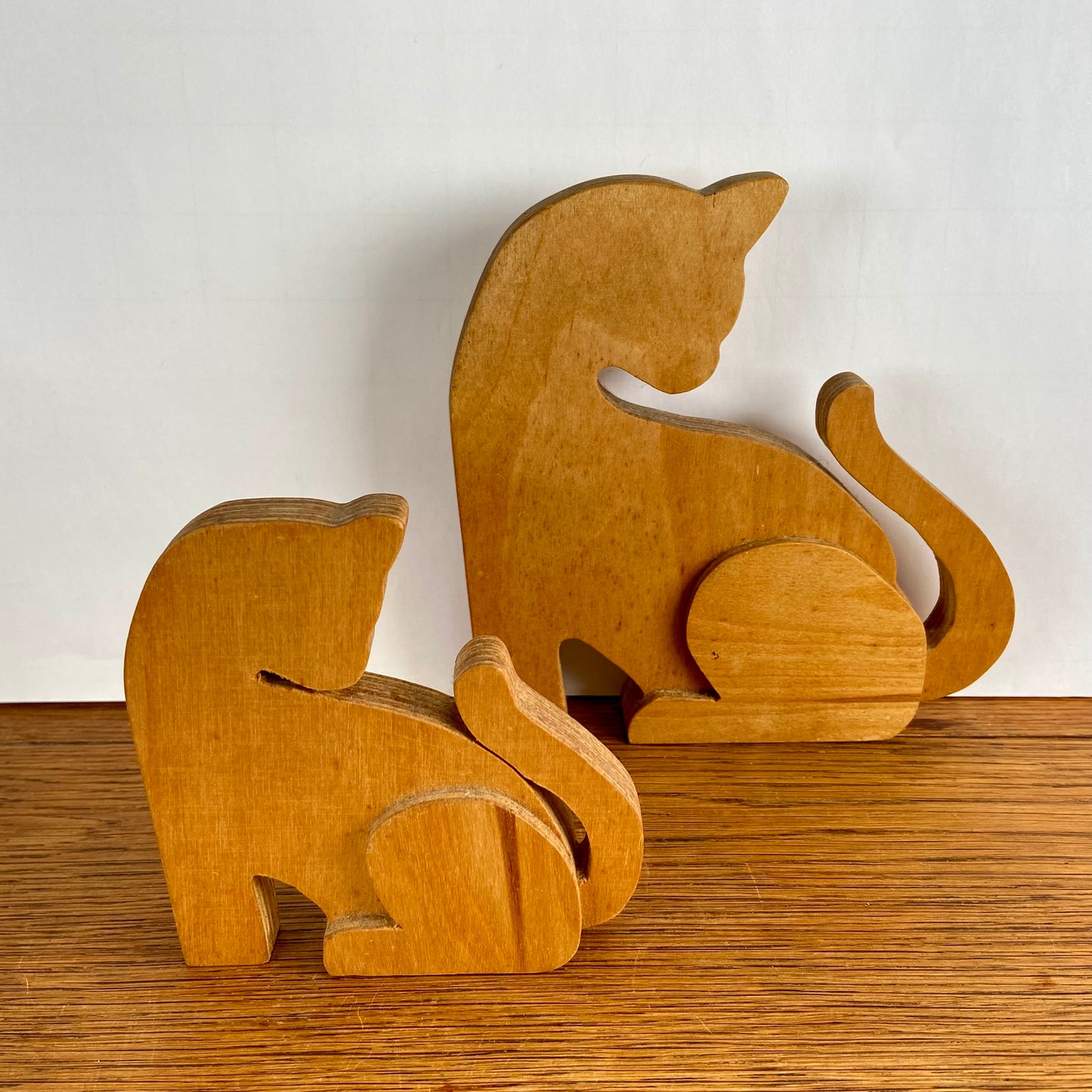 Set van 2 houten katten