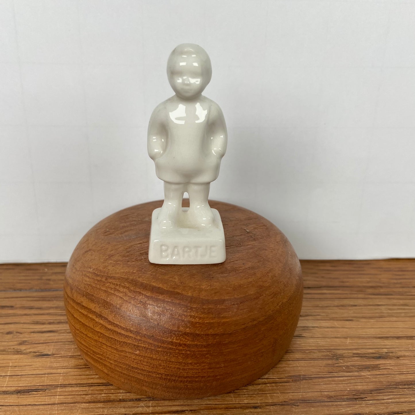 Beeldje letterbak Bartje