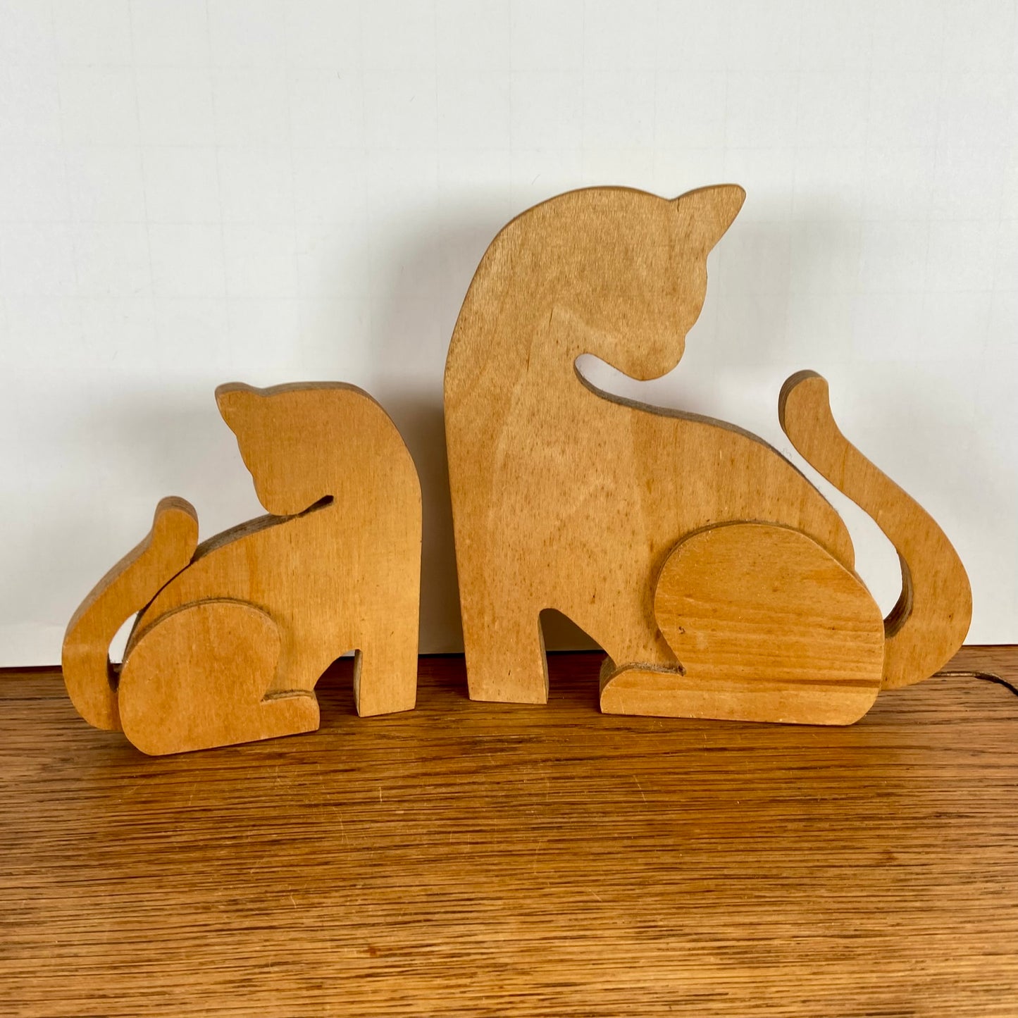 Set van 2 houten katten
