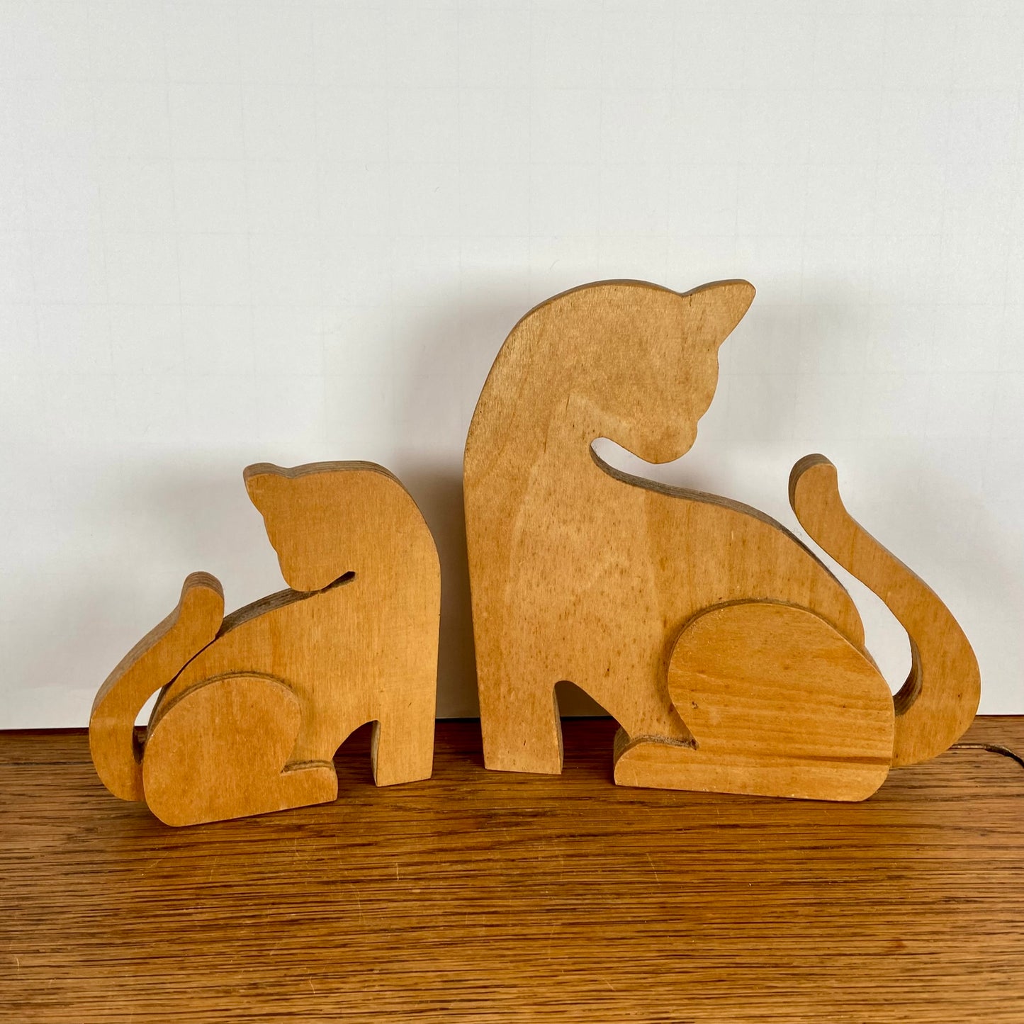 Set van 2 houten katten