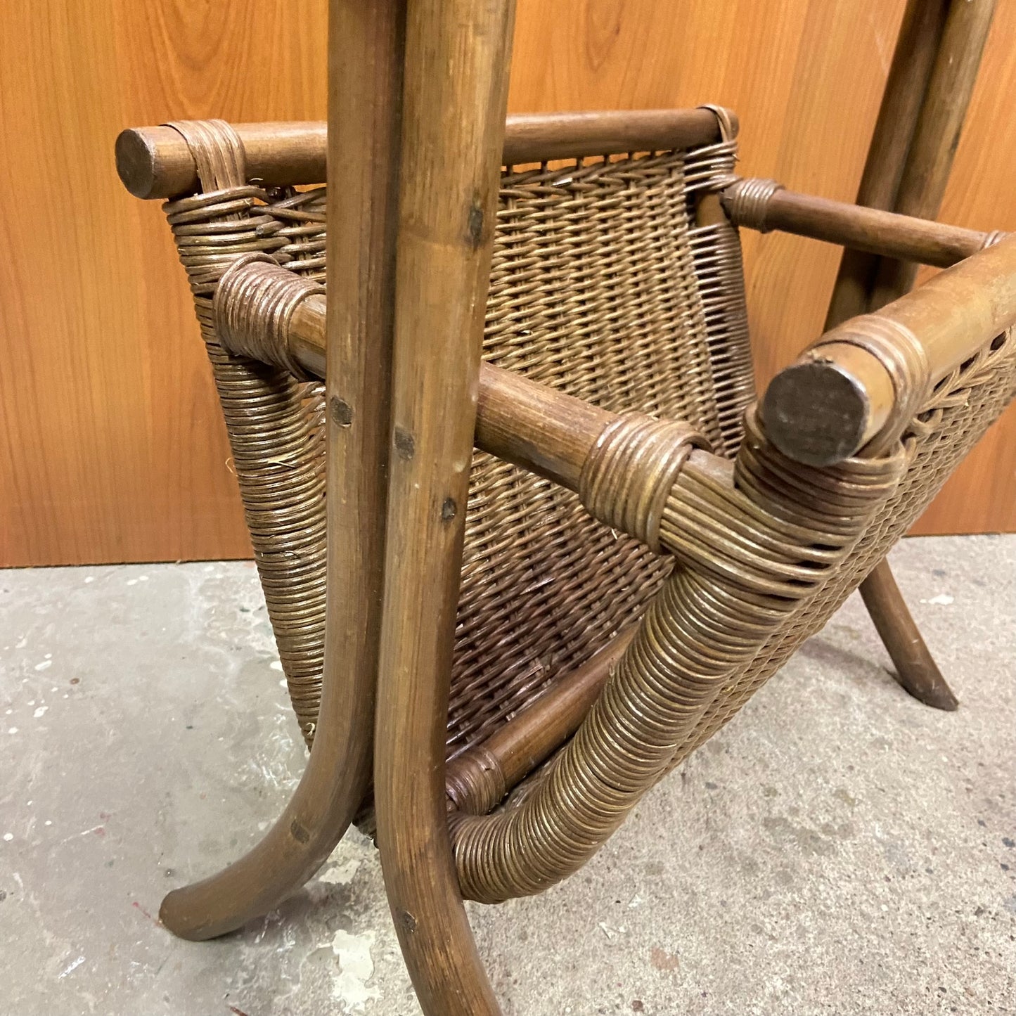 Vintage rotan lectuurmand