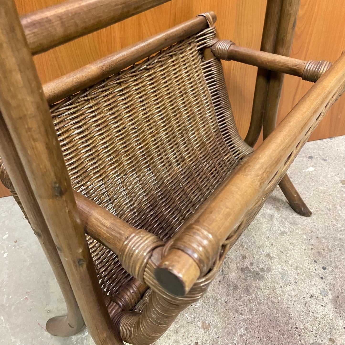 Vintage rotan lectuurmand