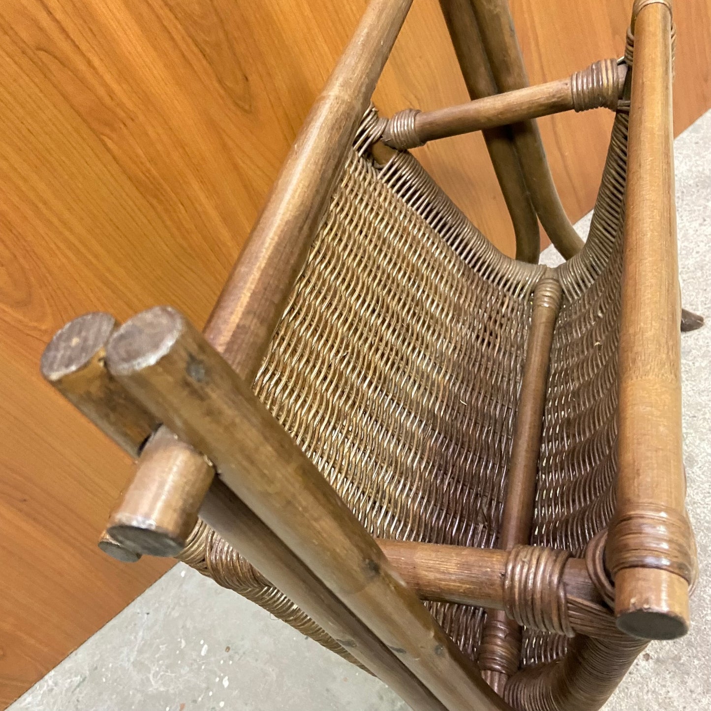Vintage rotan lectuurmand