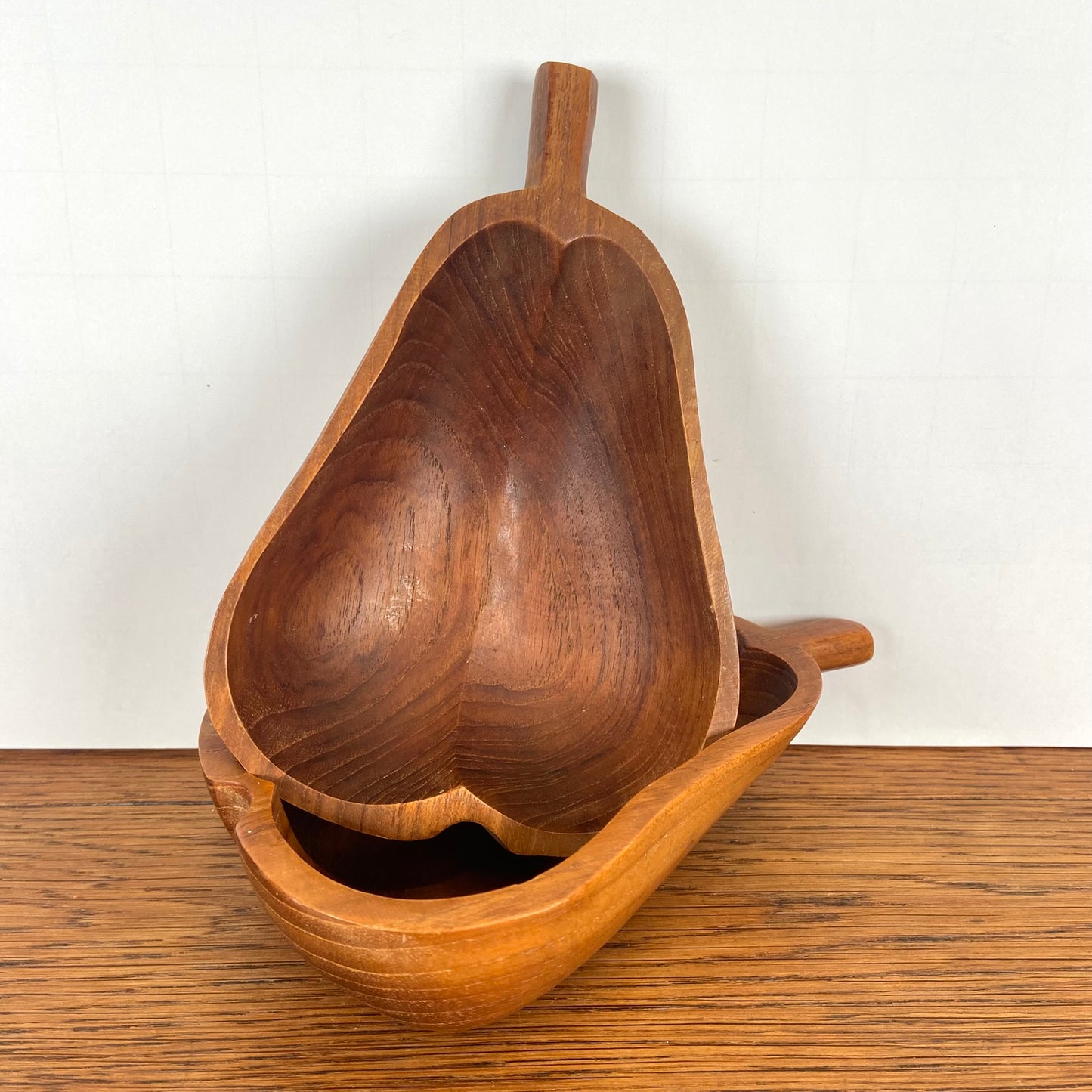 set van 2vintage houten peren schaaltjes