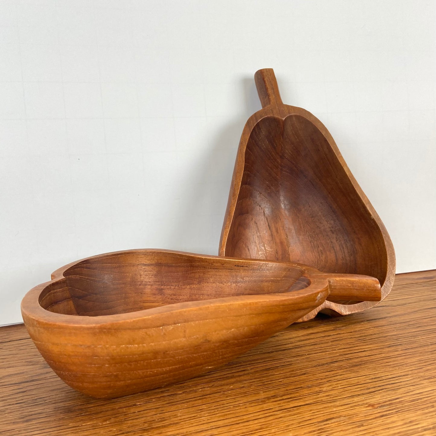 set van 2vintage houten peren schaaltjes