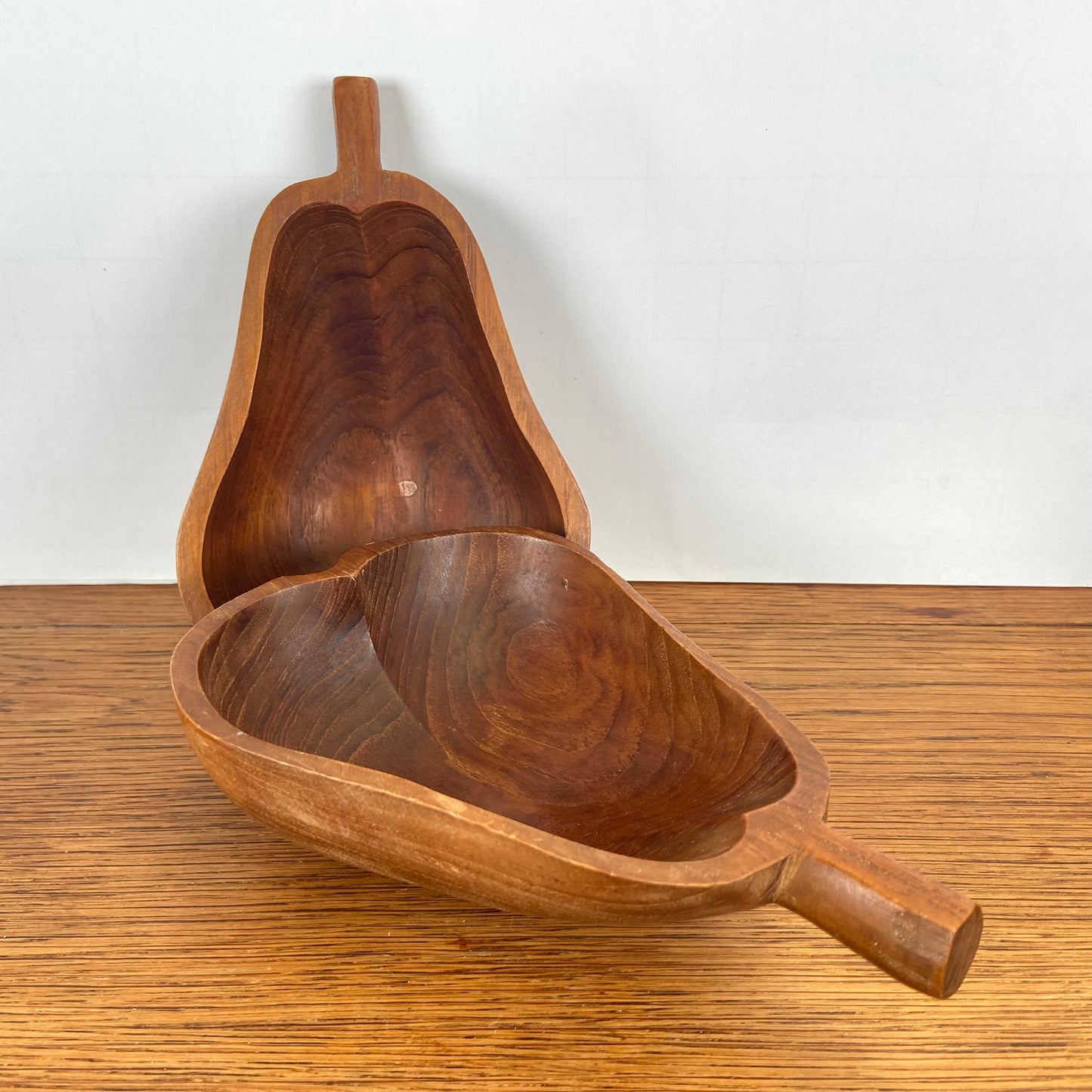 set van 2vintage houten peren schaaltjes