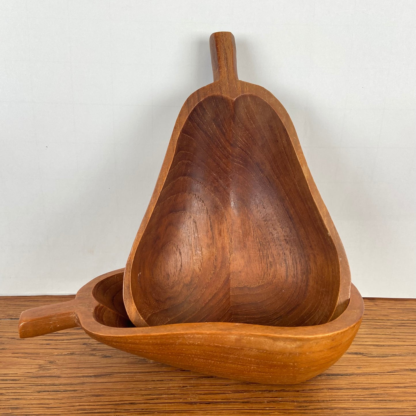 set van 2vintage houten peren schaaltjes