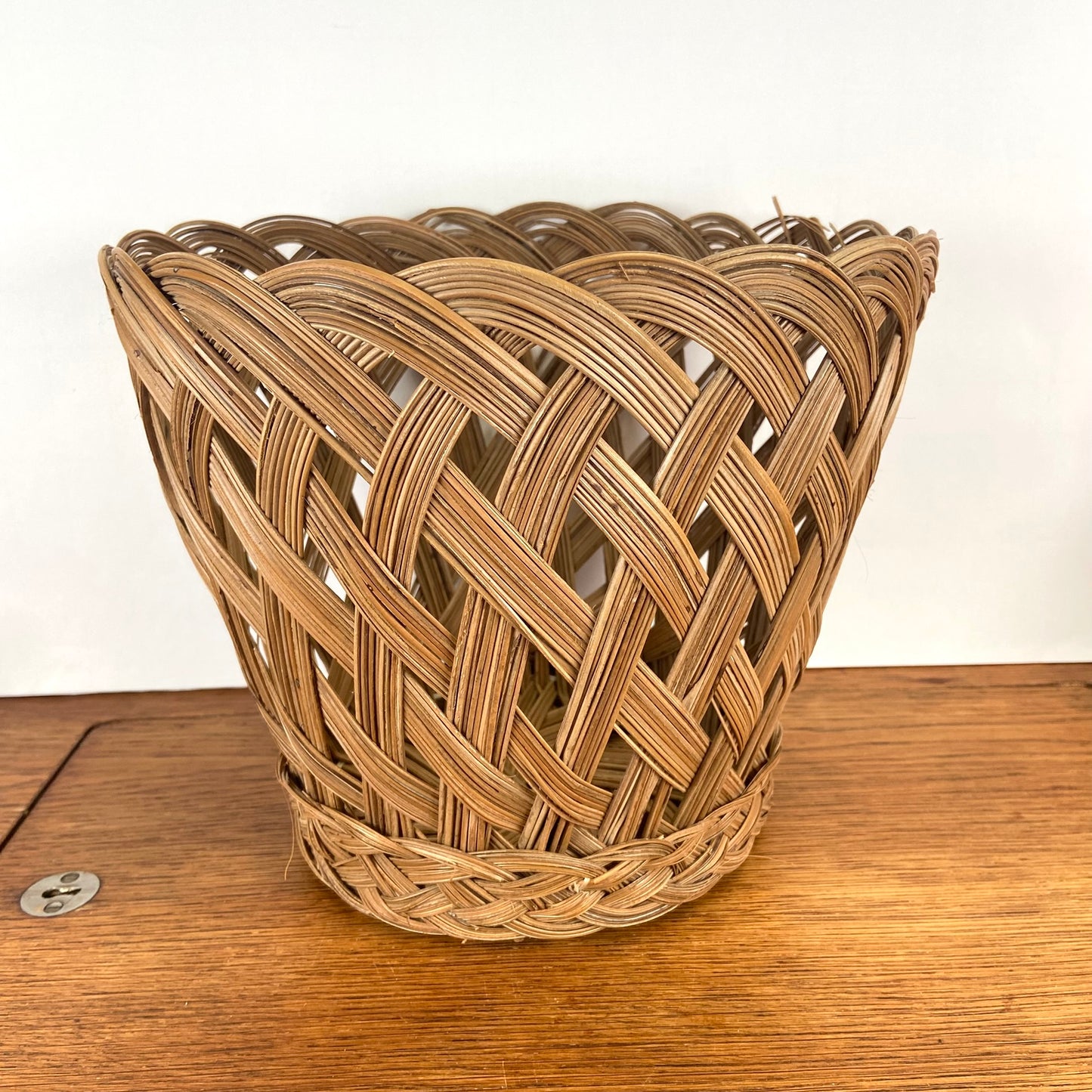 Vintage rieten bloempot