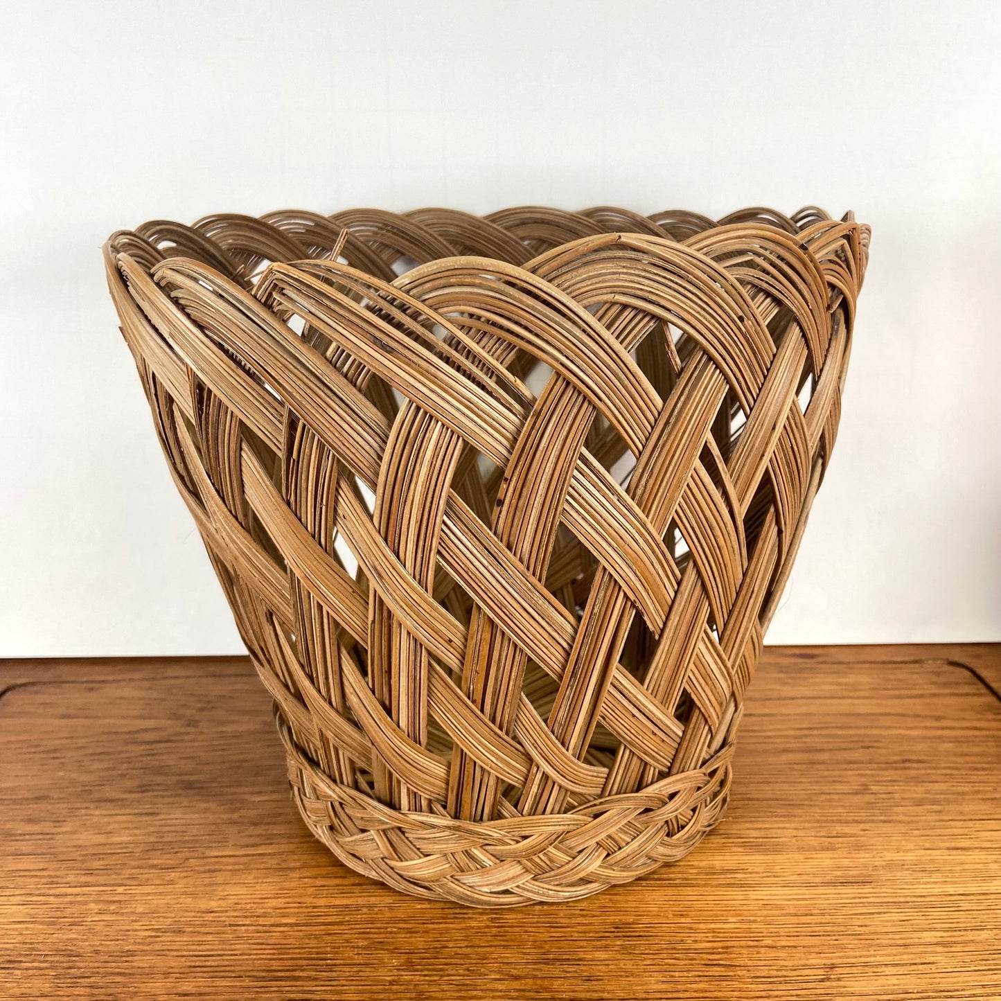 Vintage rieten bloempot