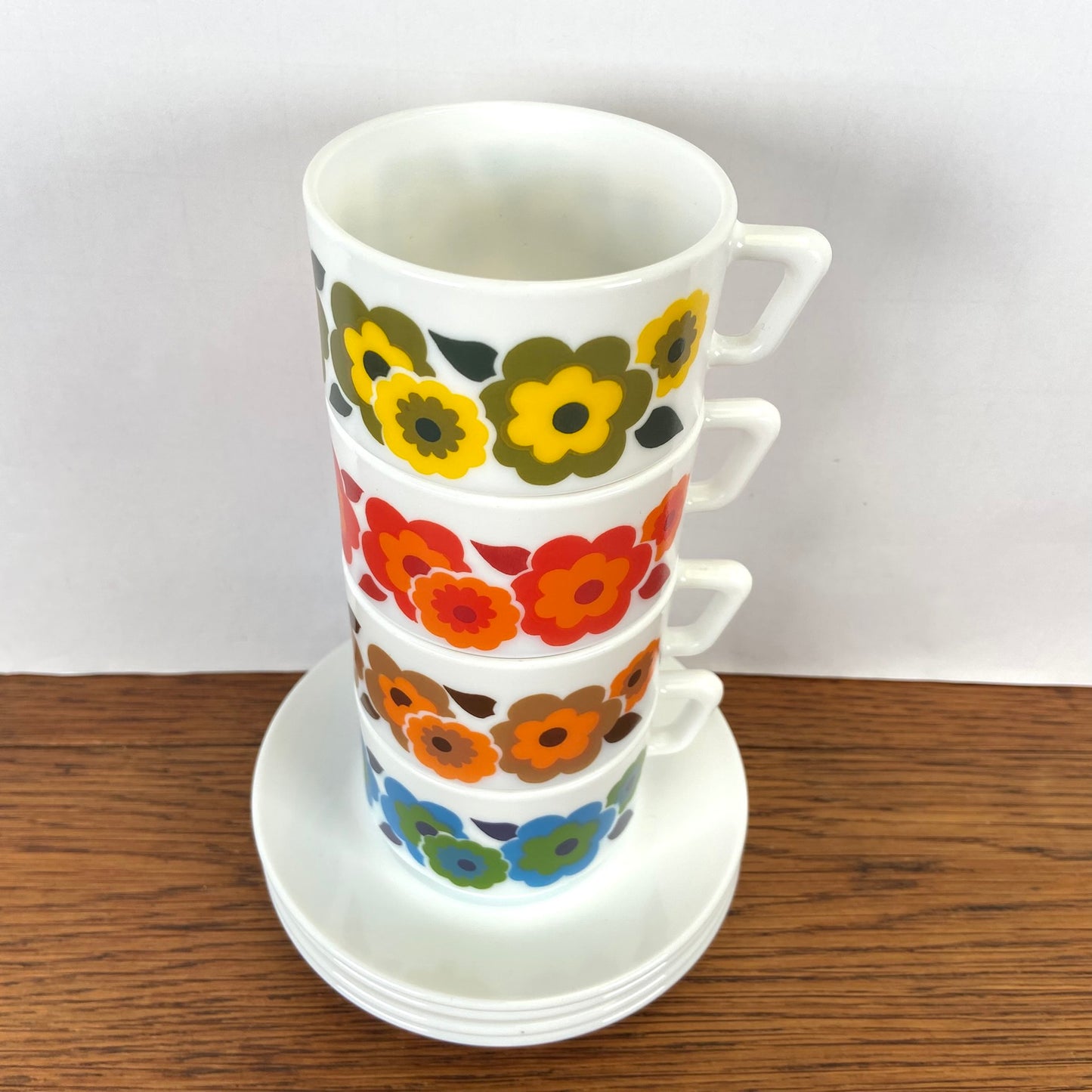 Vintage Arcopal Lotus kop en schotels