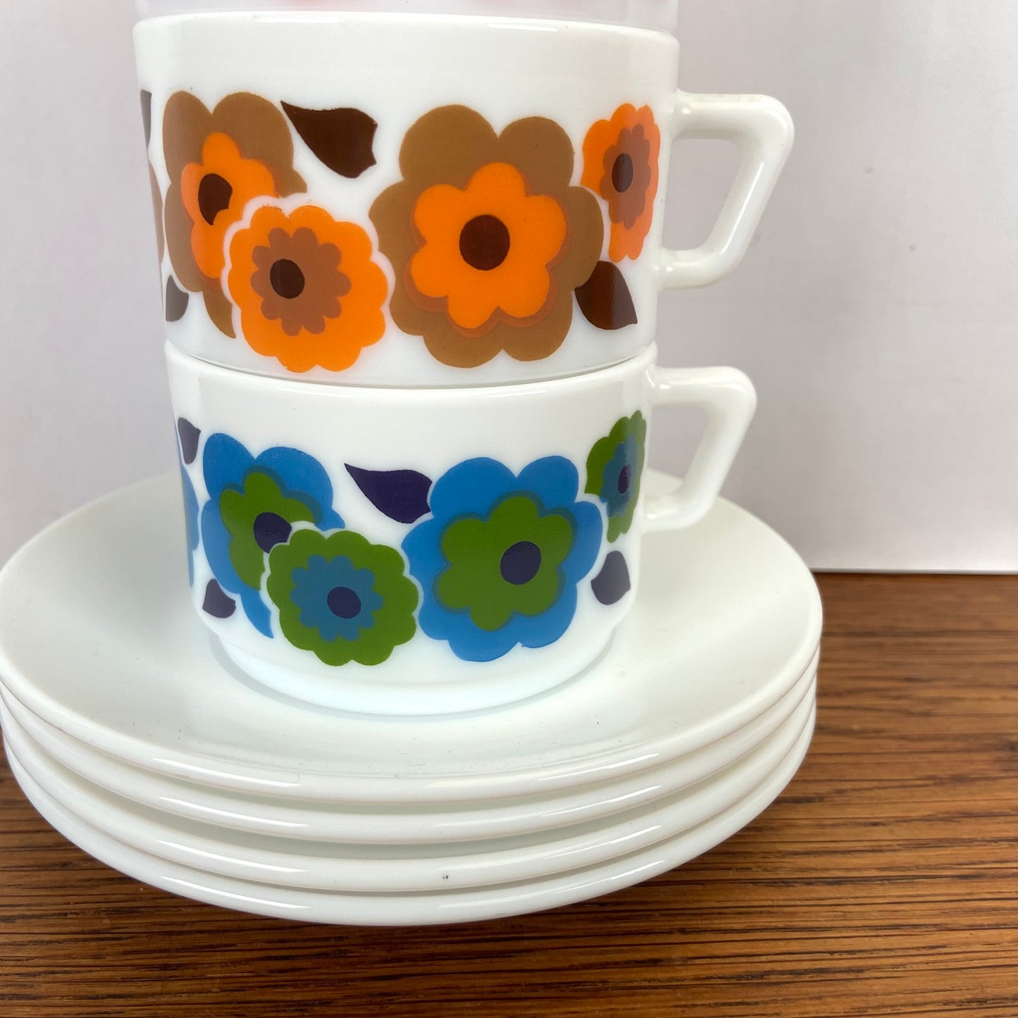 Vintage Arcopal Lotus kop en schotels