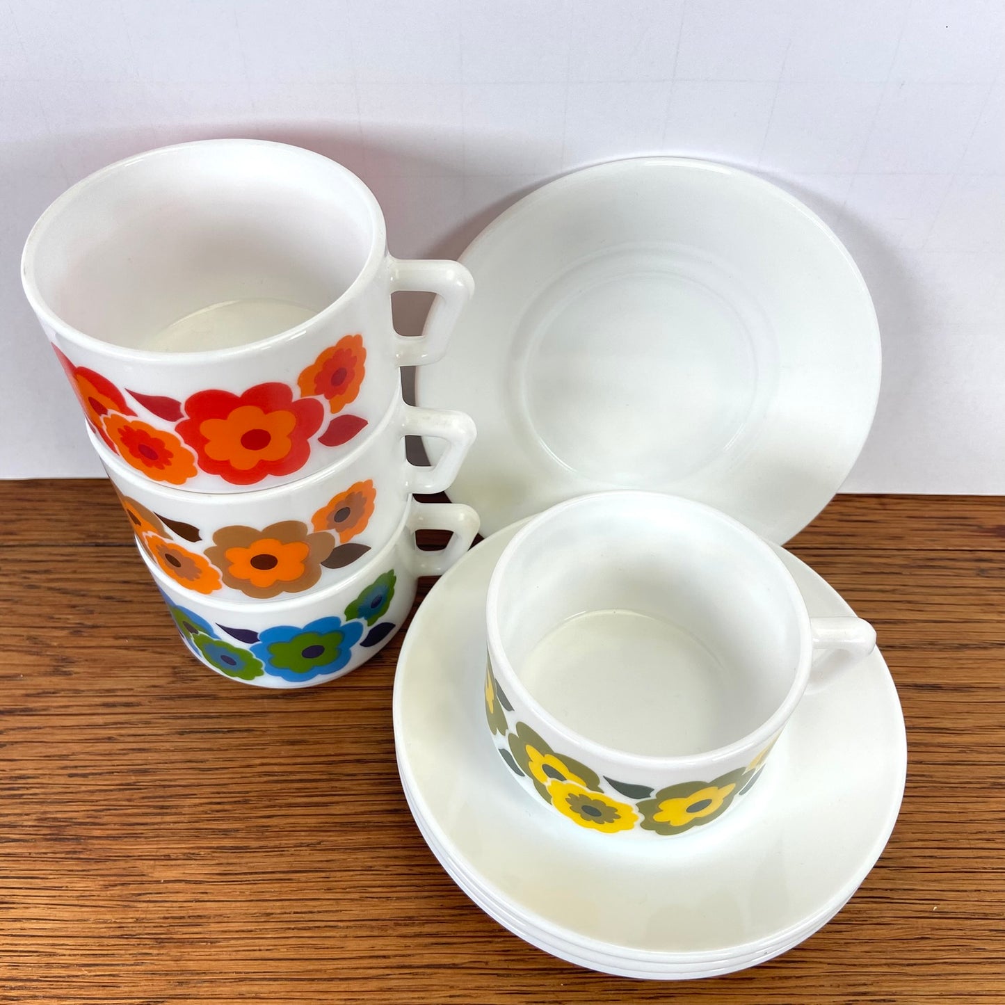 Vintage Arcopal Lotus kop en schotels
