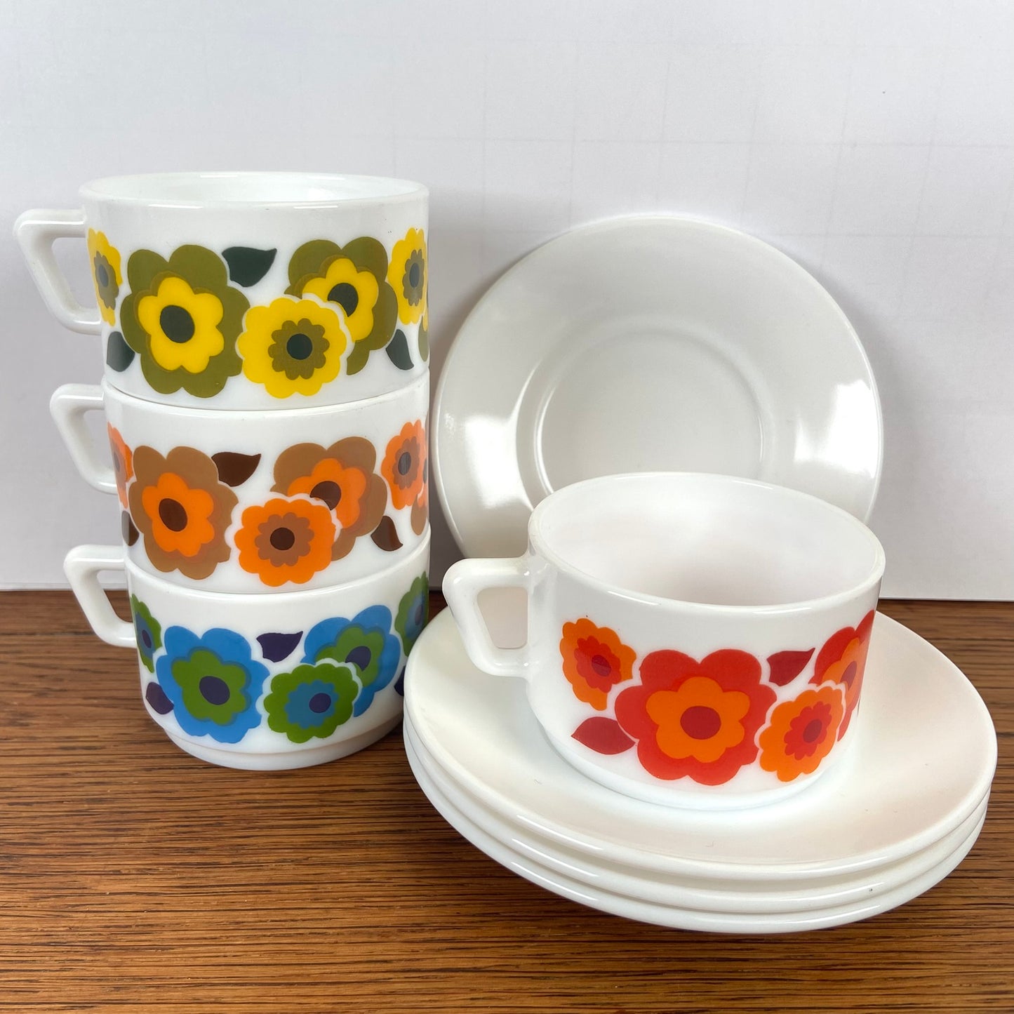 Vintage Arcopal Lotus kop en schotels