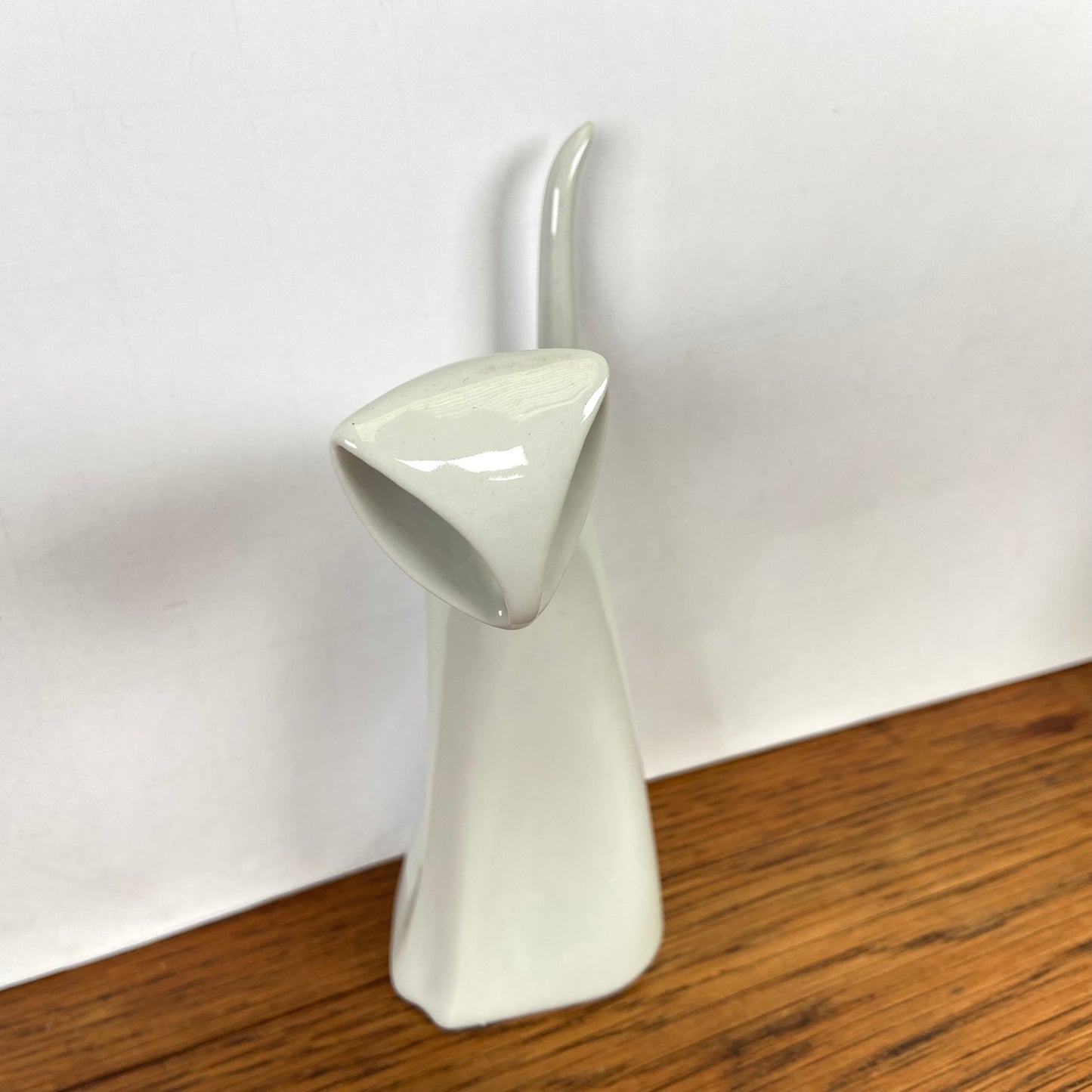 Witte design kat Royal Dux