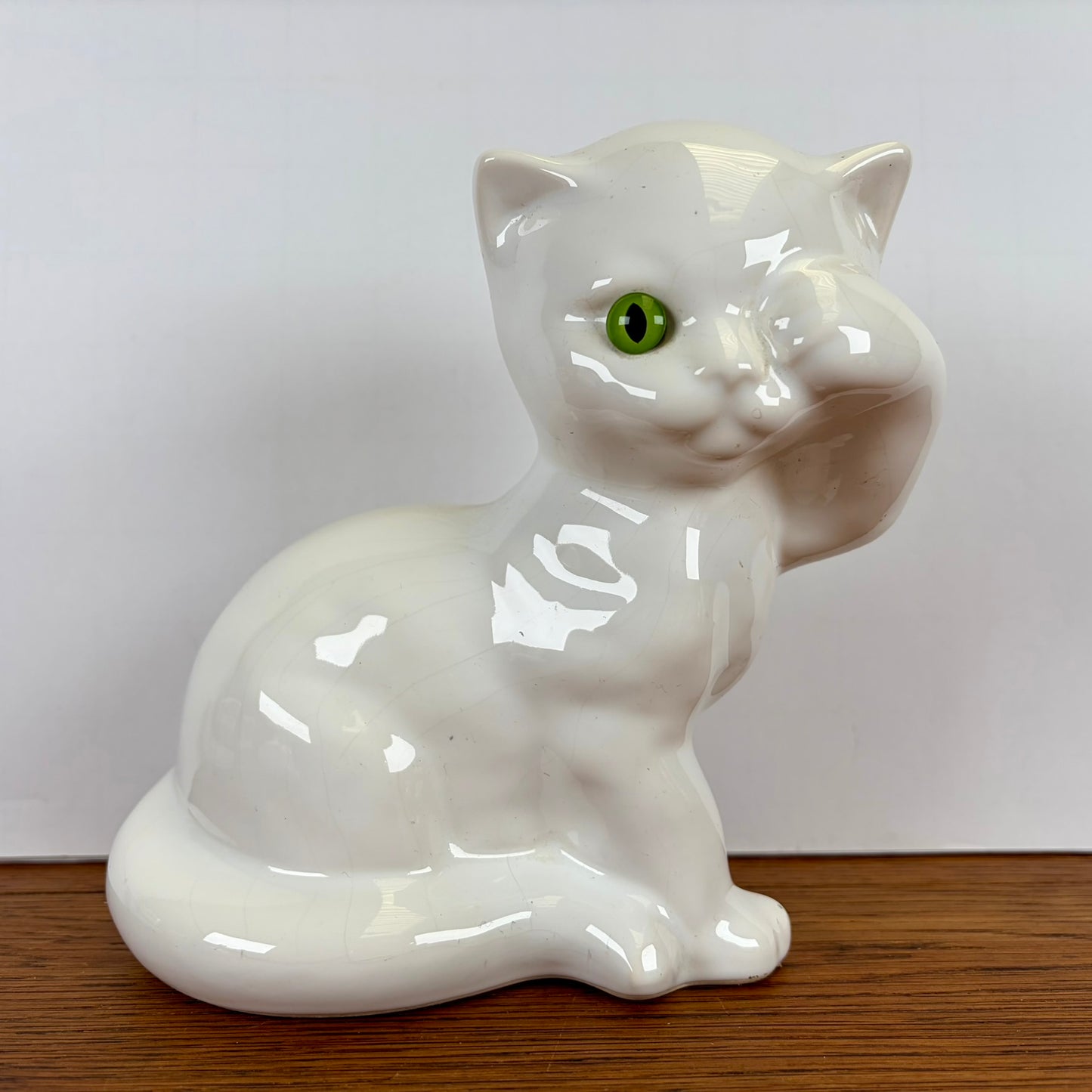 Vintage wit katje groene ogen groot