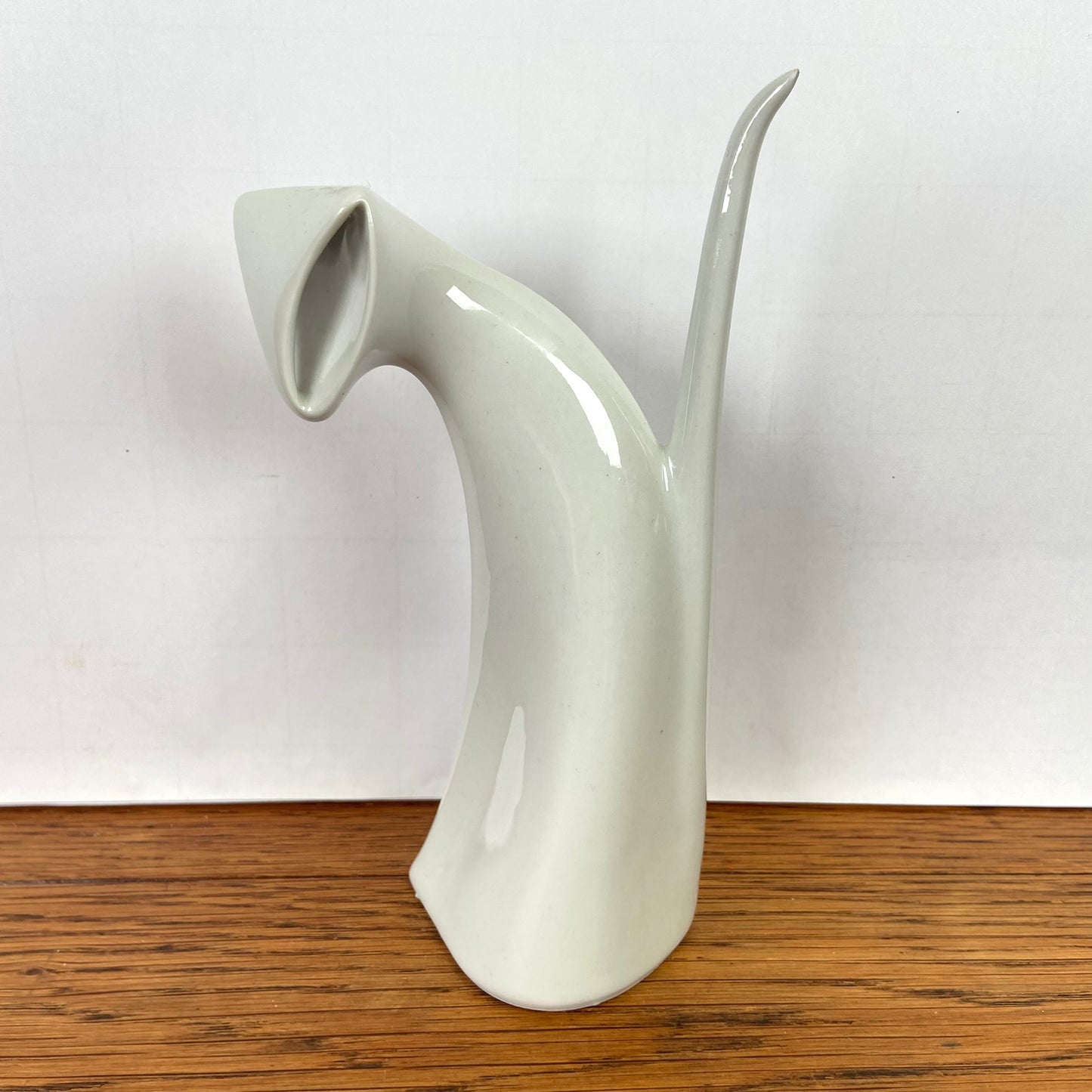 Witte design kat Royal Dux