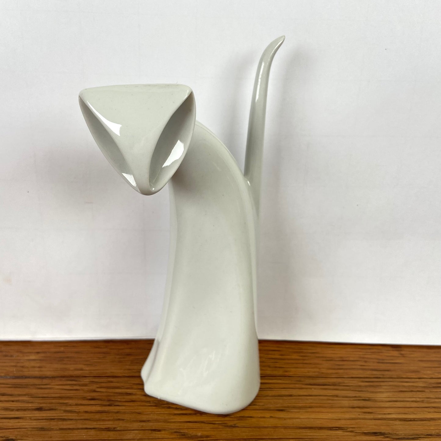 Witte design kat Royal Dux