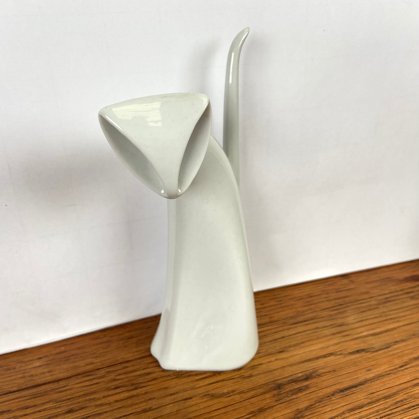 Witte design kat Royal Dux