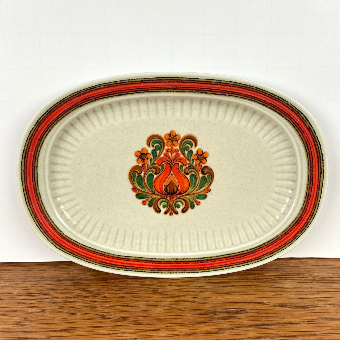 Vintage serveerschaal bloem