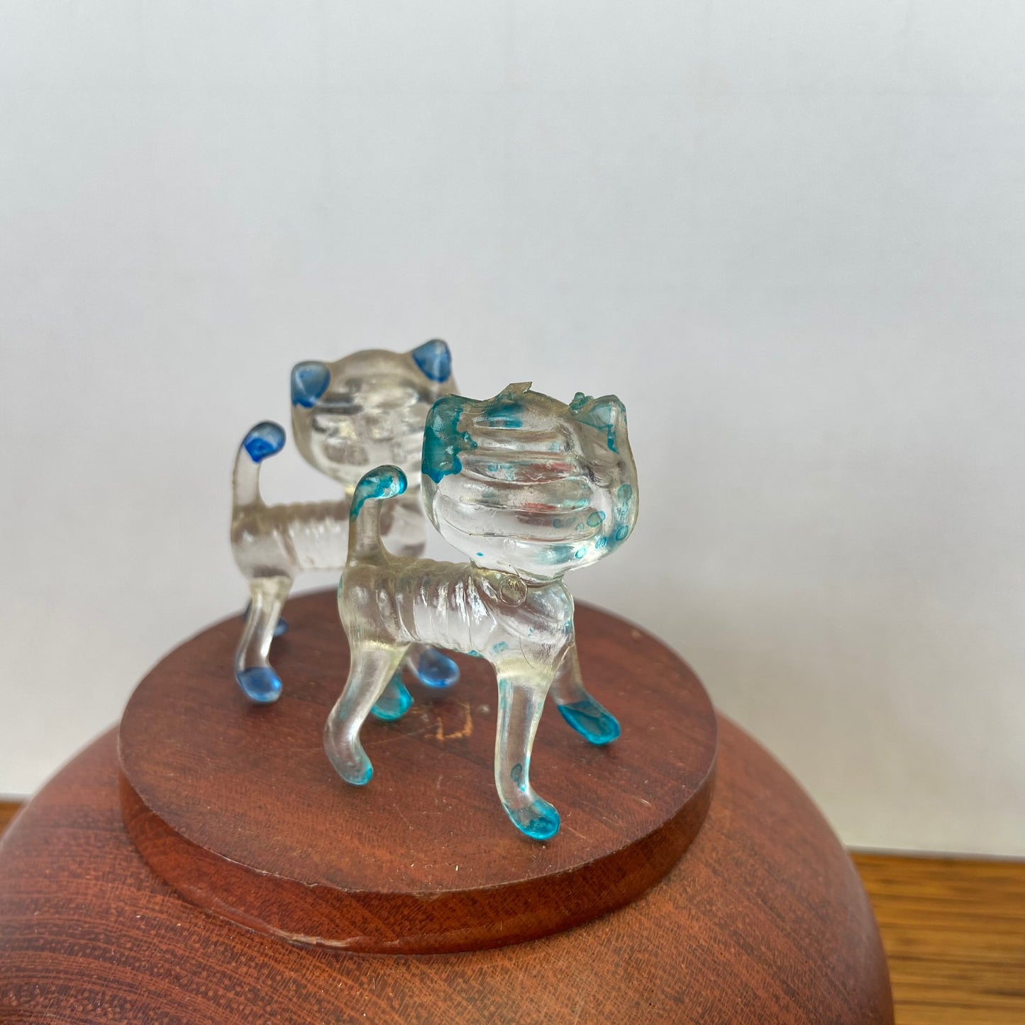 Vintage lucite katjes