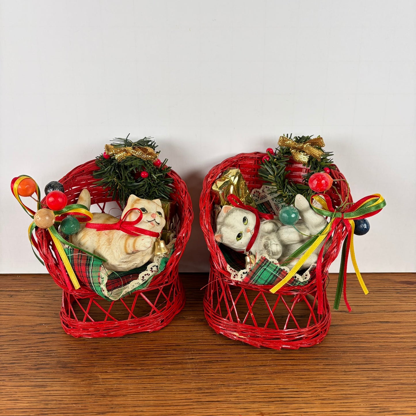 Kerst katten op stoeltjes