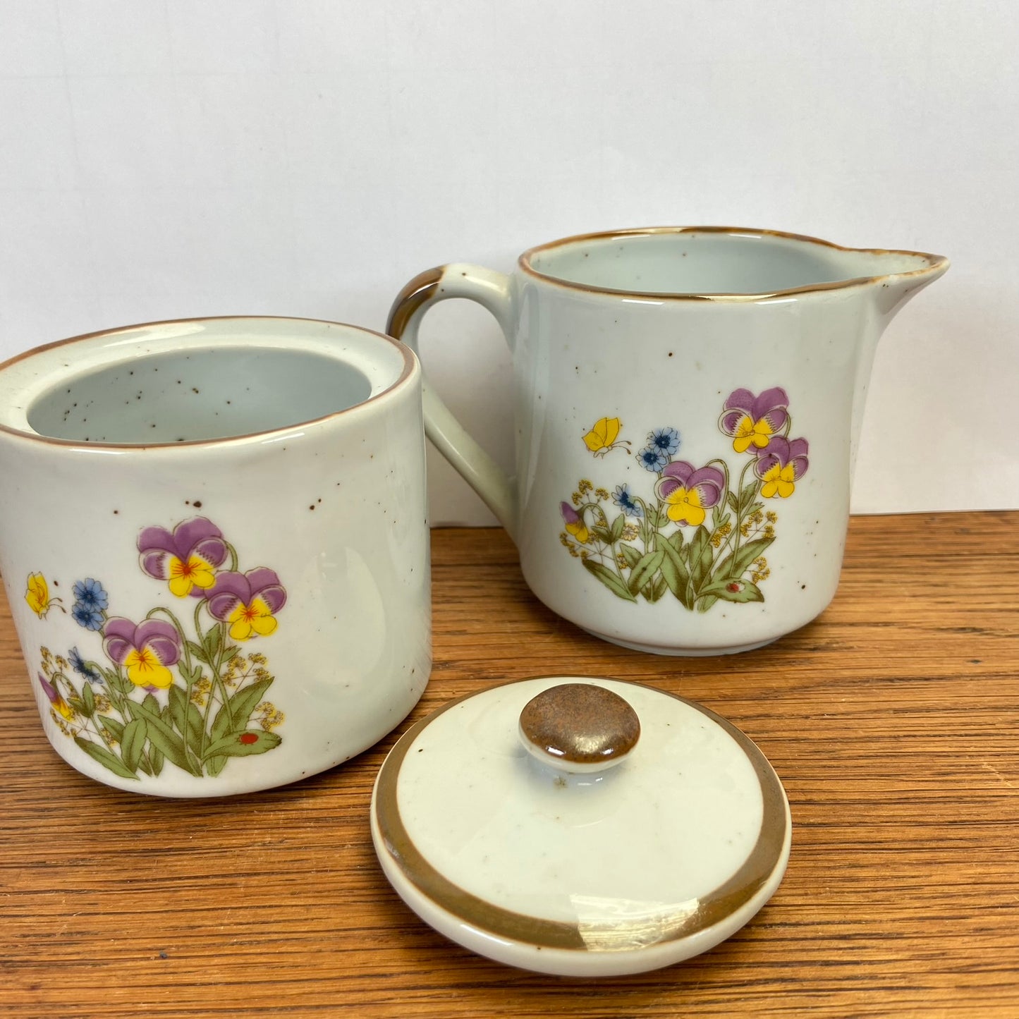 Melk en suiker stel wilde bloemen viooltjes