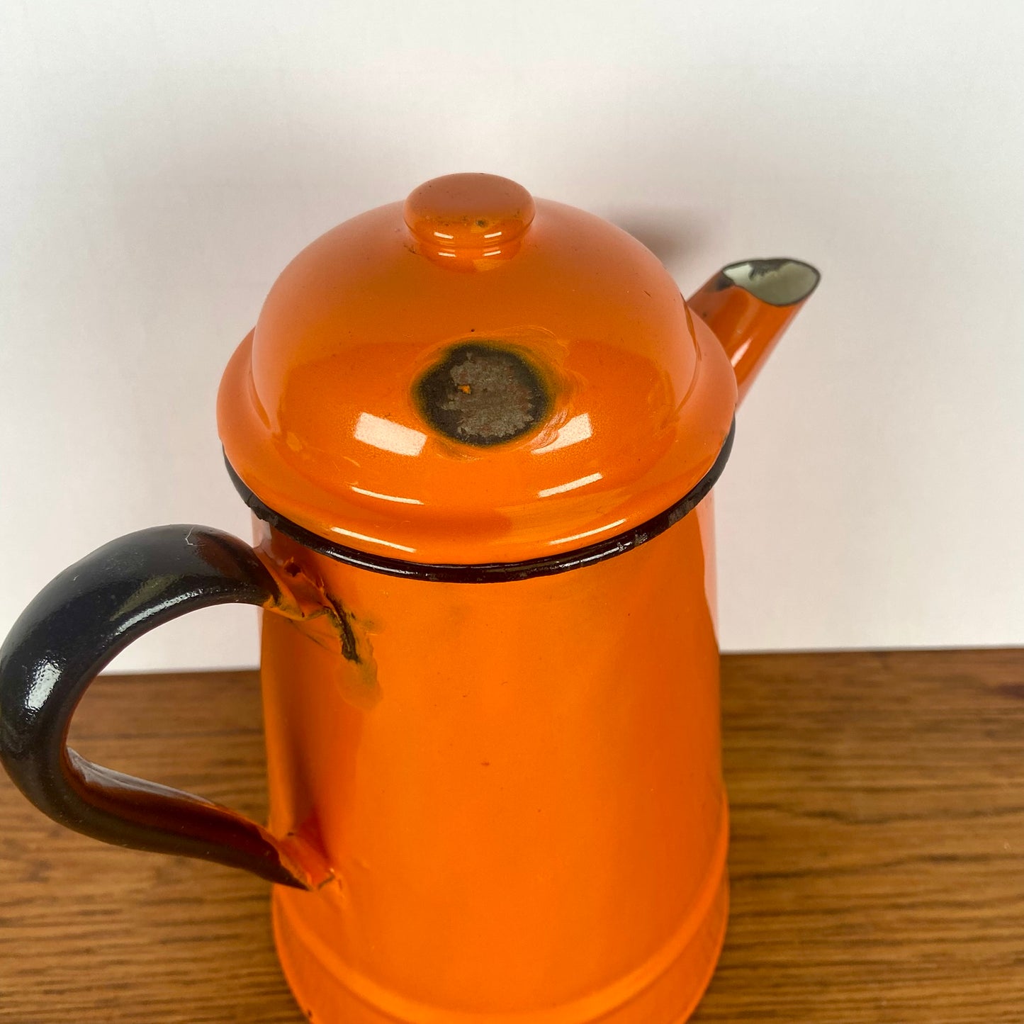 Vintage oranje emaillen theepot