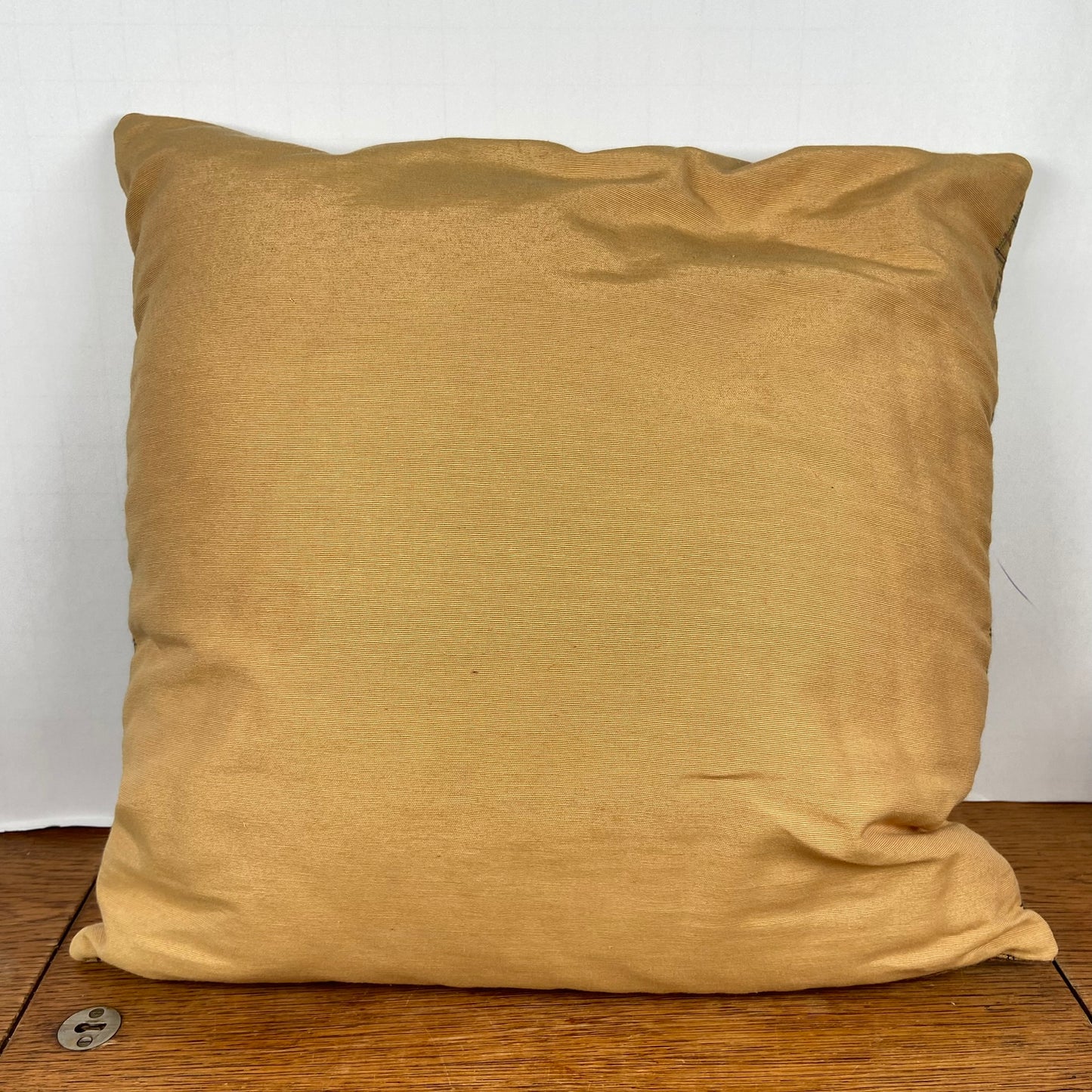 Vintage kussen kat in mand