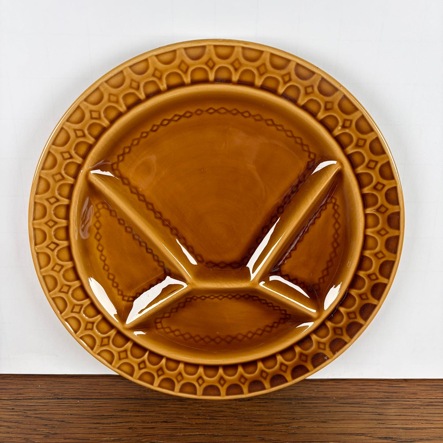 2 Vintage Gourmet borden bruin relief