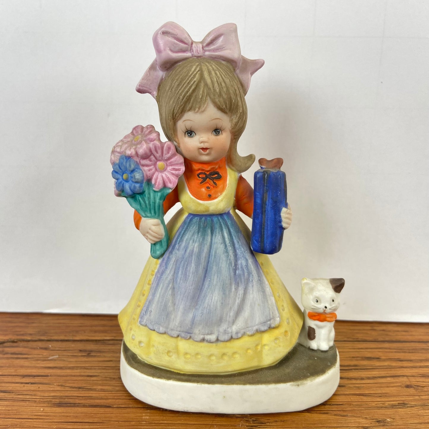 Vintage beeldje meisje met kat