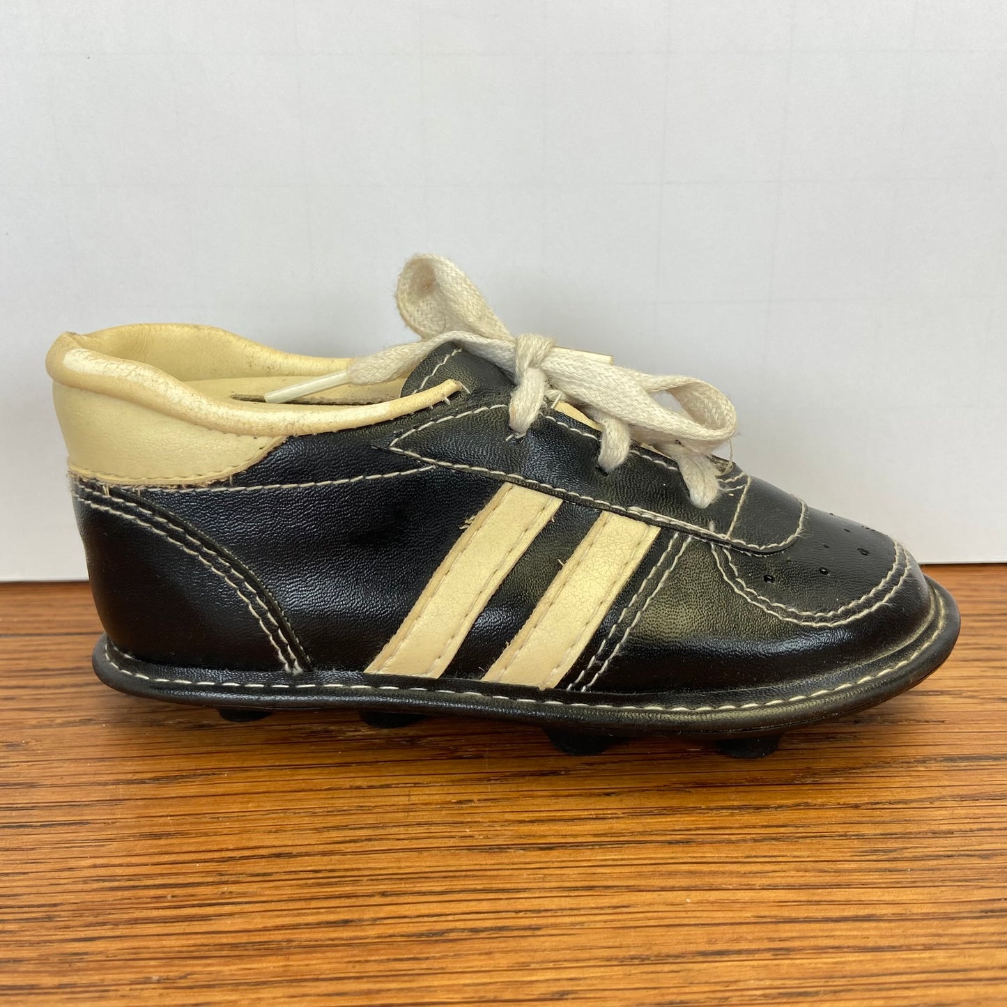 Vintage spaarpot voetbalschoen