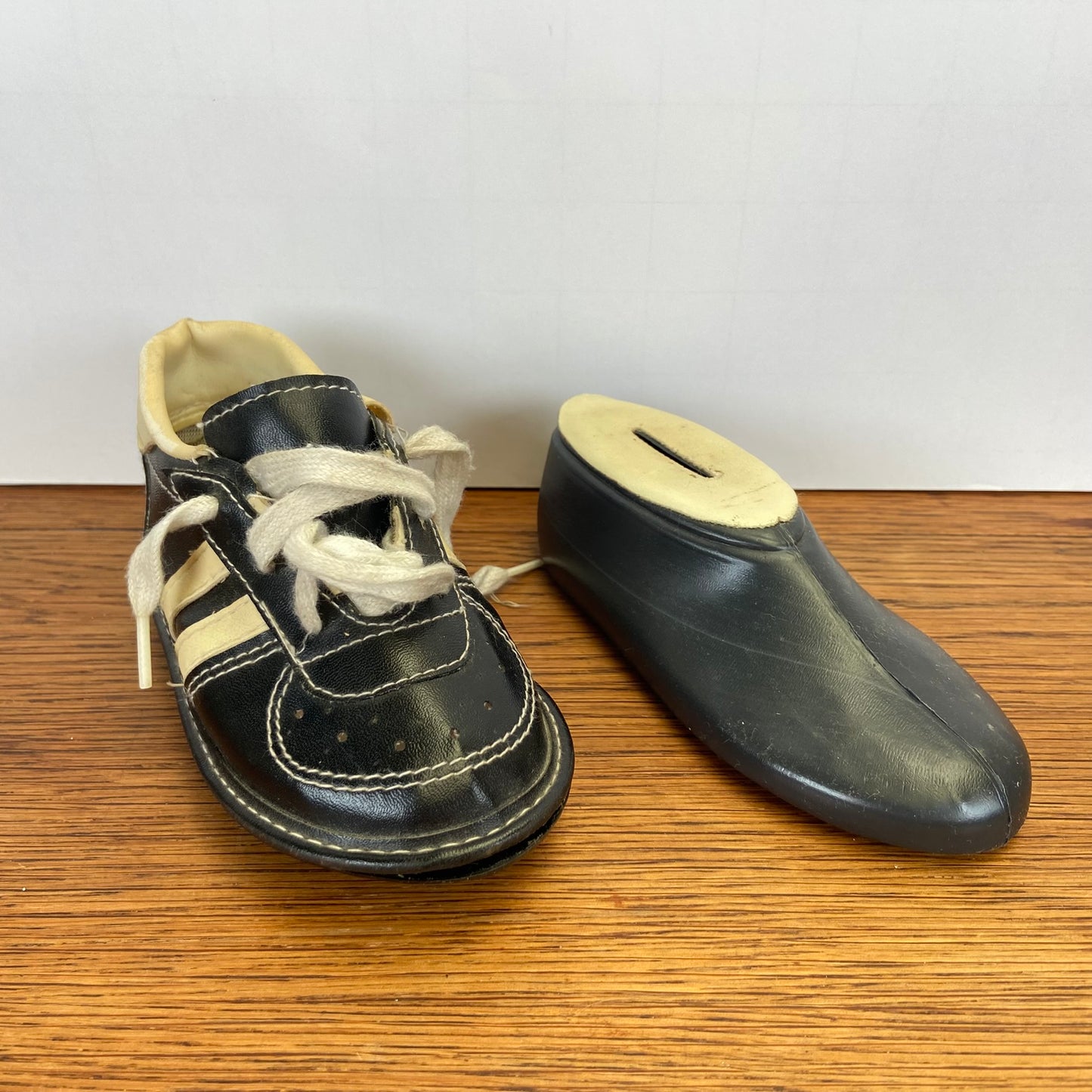 Vintage spaarpot voetbalschoen