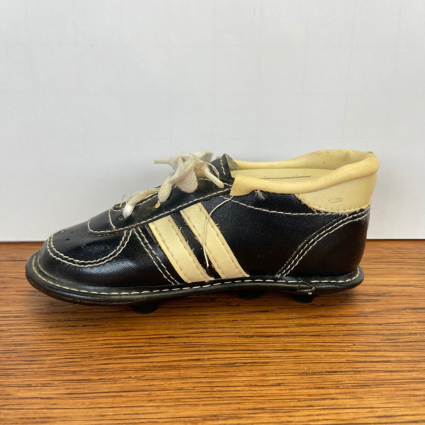 Vintage spaarpot voetbalschoen