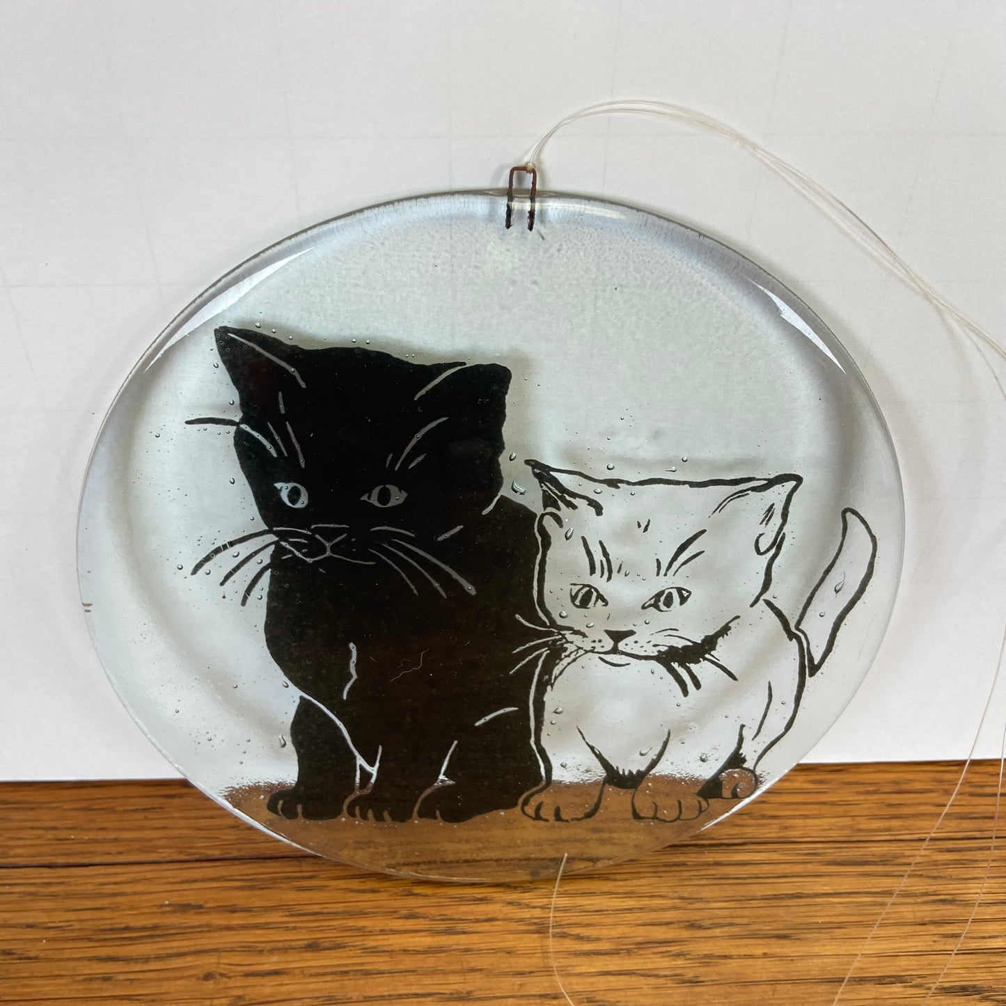 Glazen raamhanger katten rond