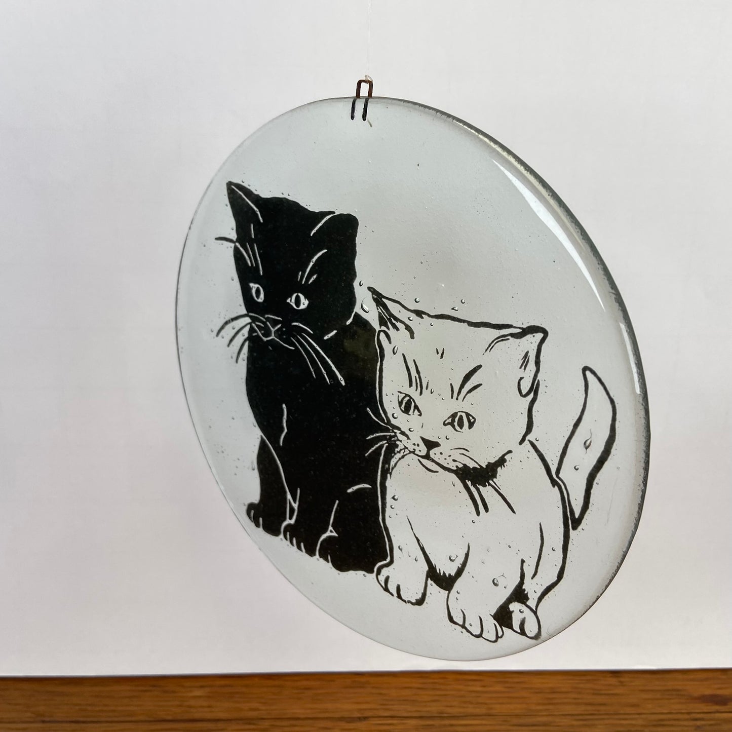Glazen raamhanger katten rond