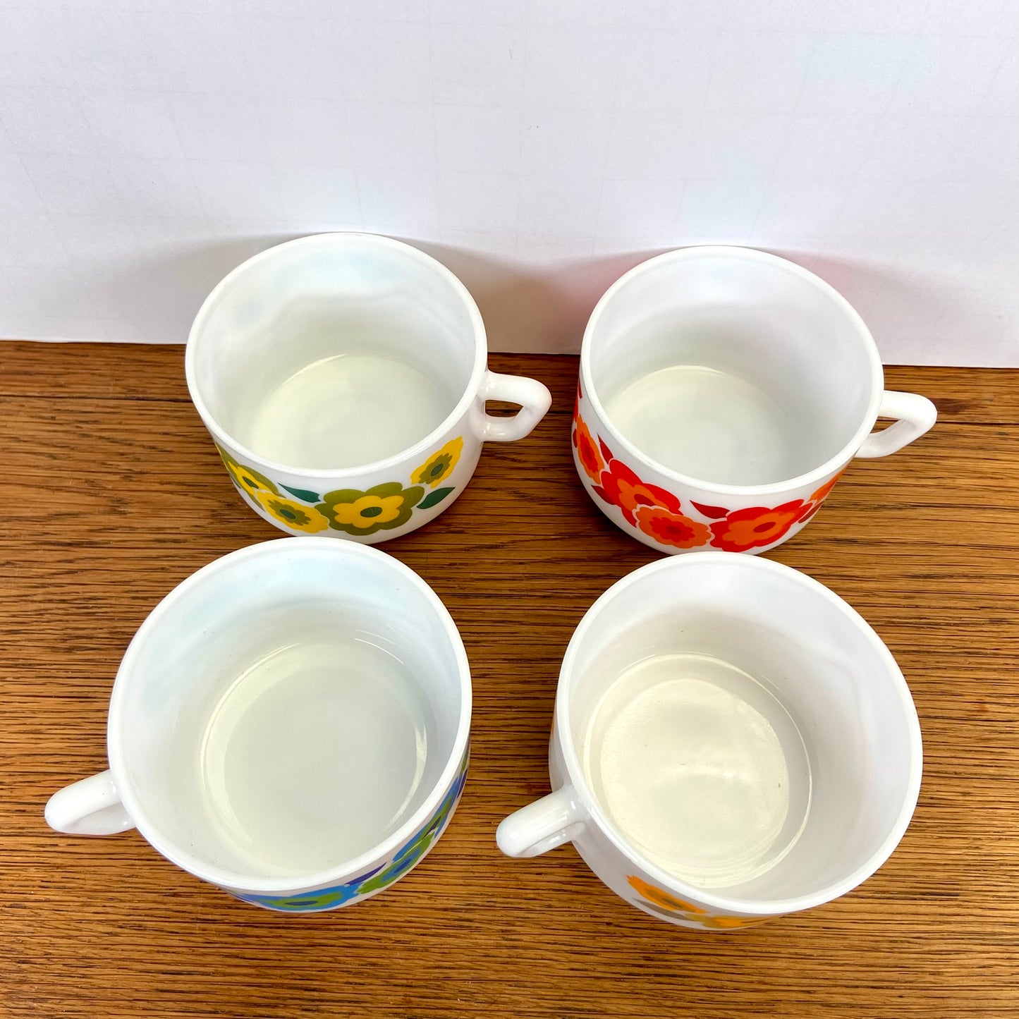 4 vintage Arcopal lotus grote mokken