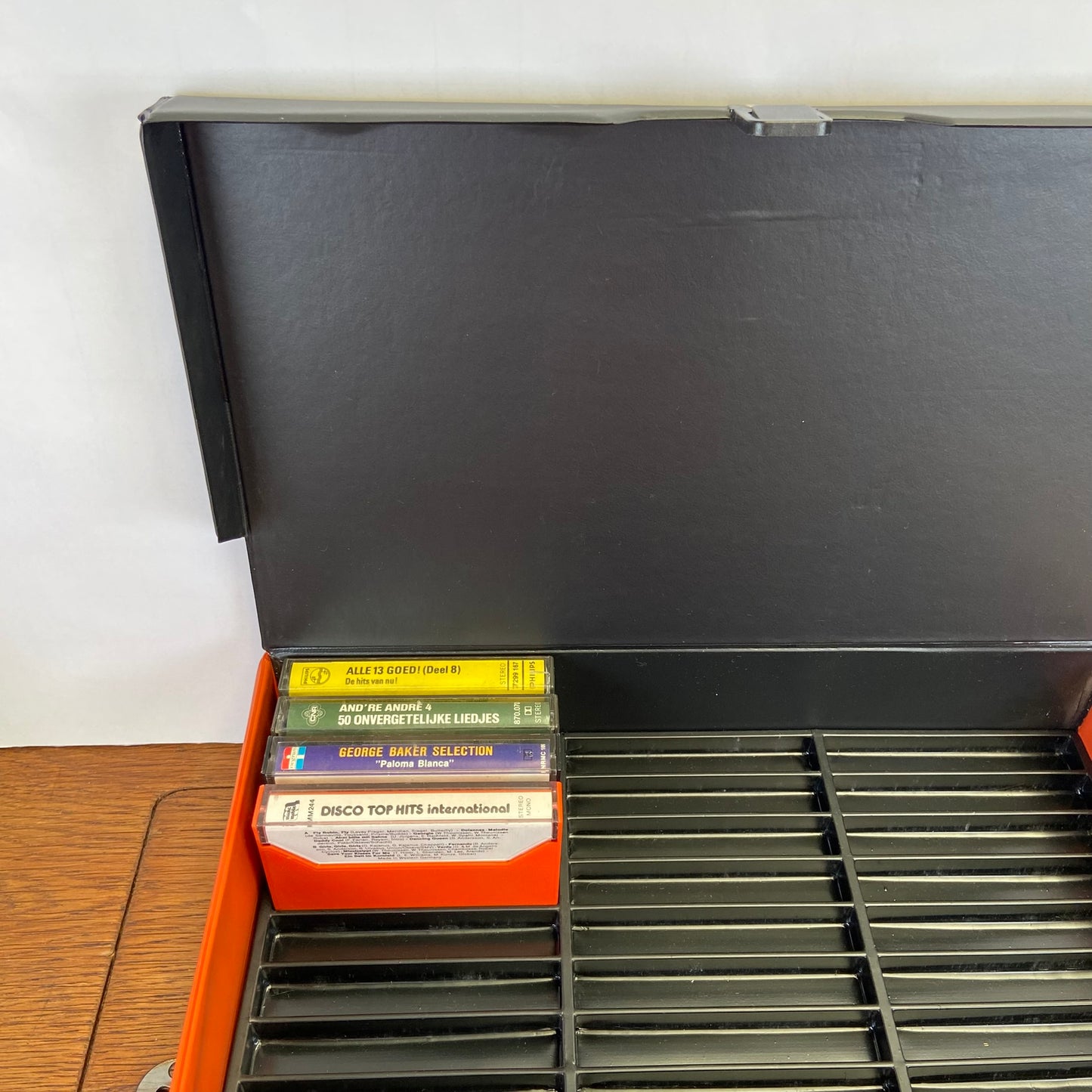 Vintage cassettebandjes koffer
