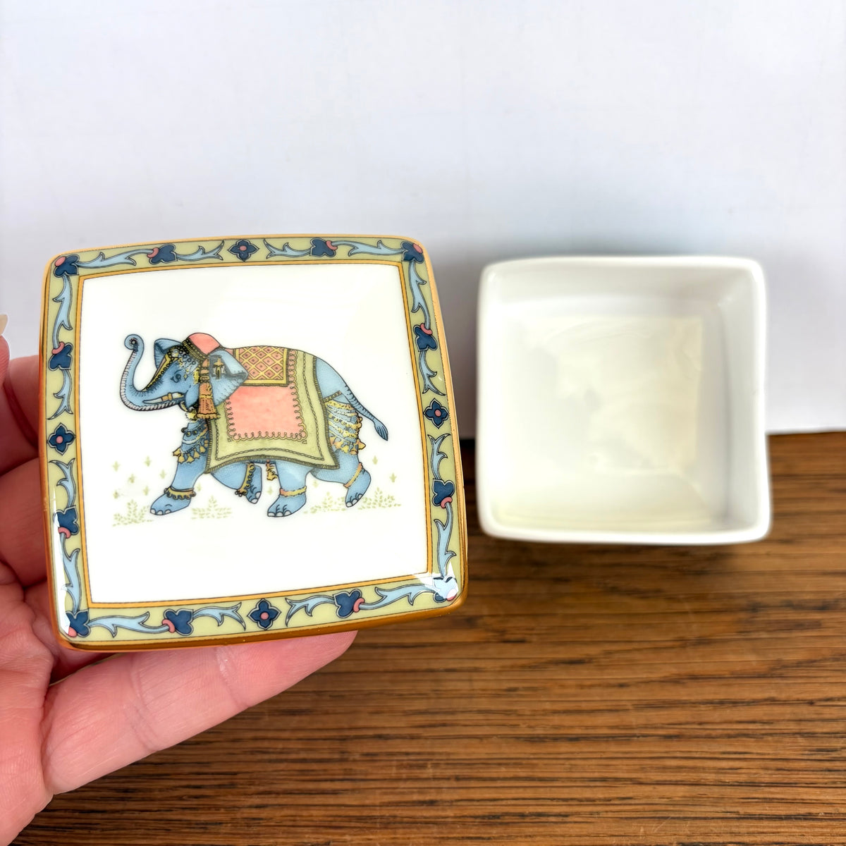 Vintage porseleinen snuisterijen doosje Wedgwood Blue Elephant