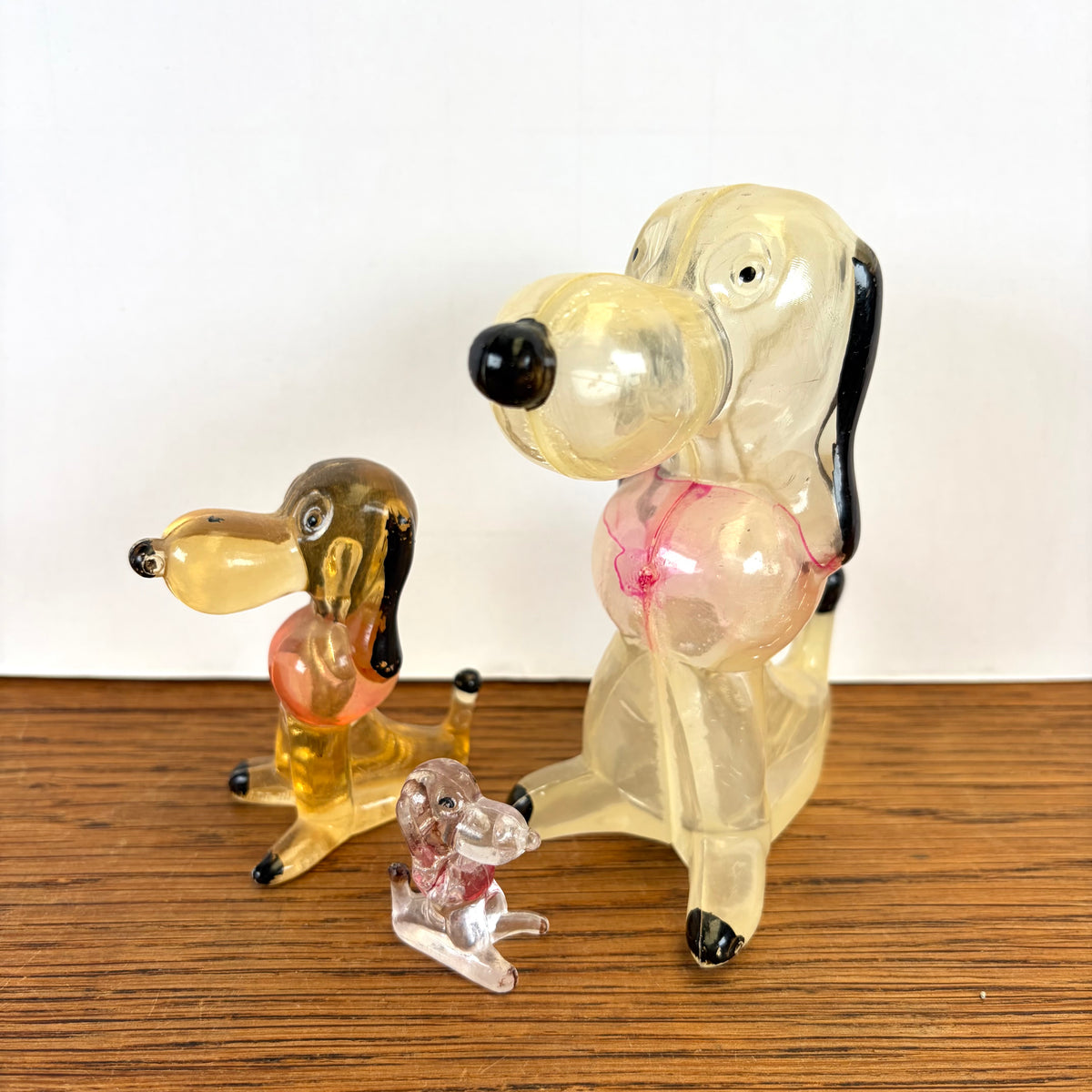 Vintage lucite Snoopy beeldjes