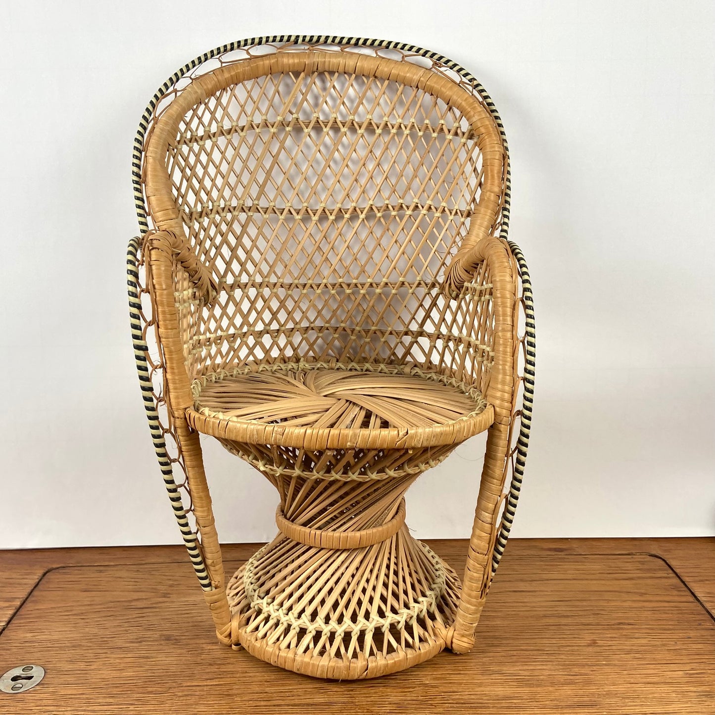 Rieten stoel voor poppen