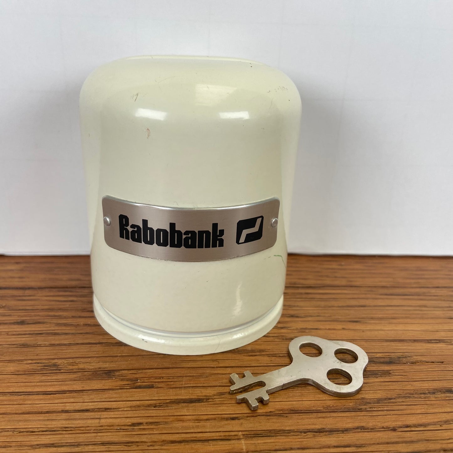 Vintage spaarpot Rabobank wit MET sleutel
