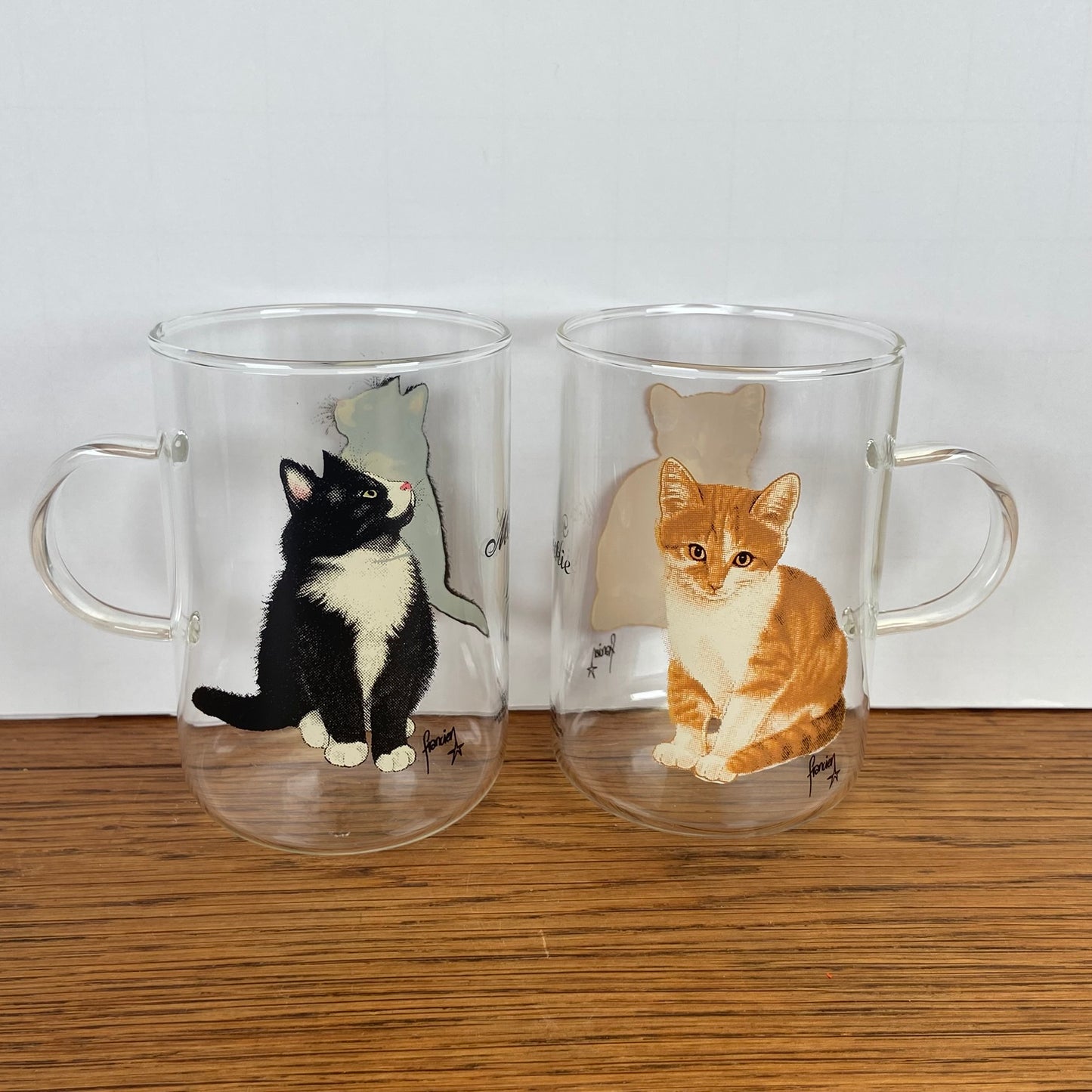 2 theeglazen Franciens katten