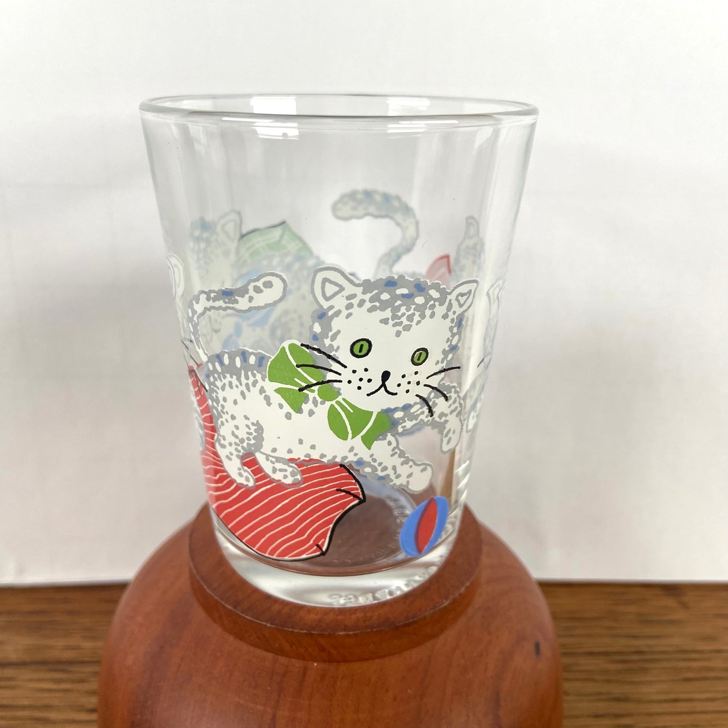 Vintage glaasje met poesjes