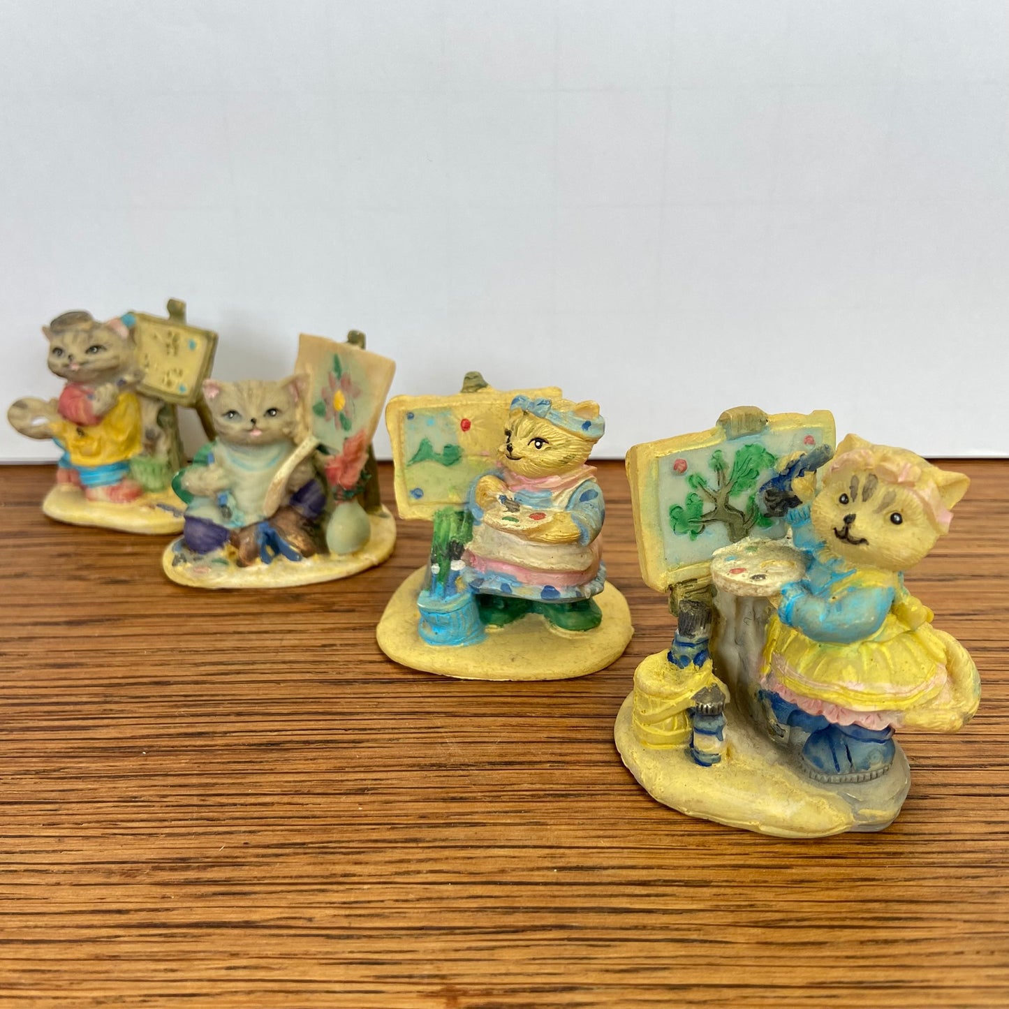4 katjes aan het schilderen