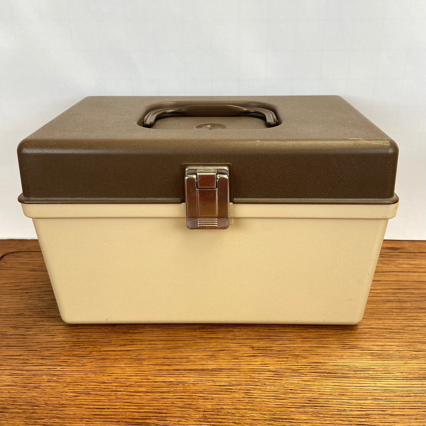 Kleine vintage naaibox curver bruin