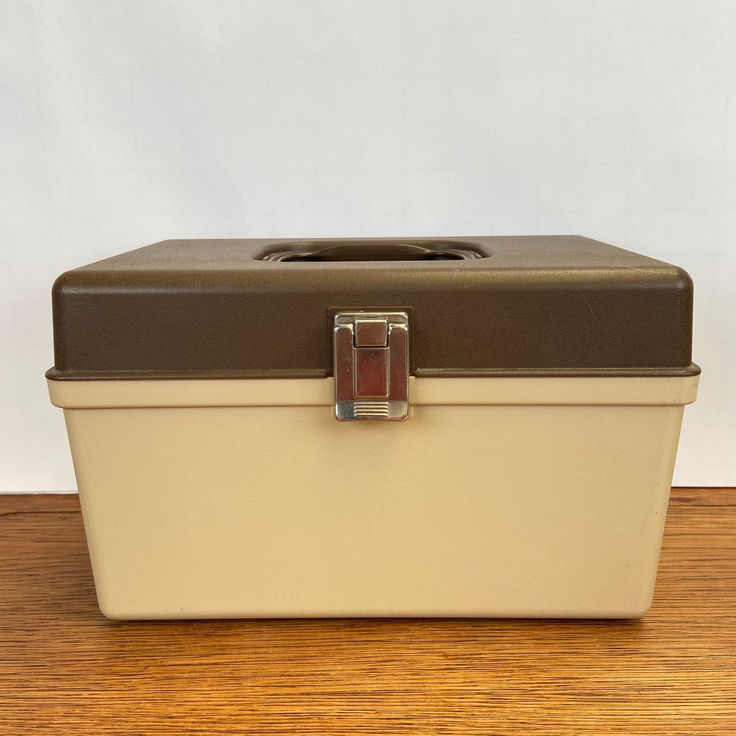 Kleine vintage naaibox curver bruin